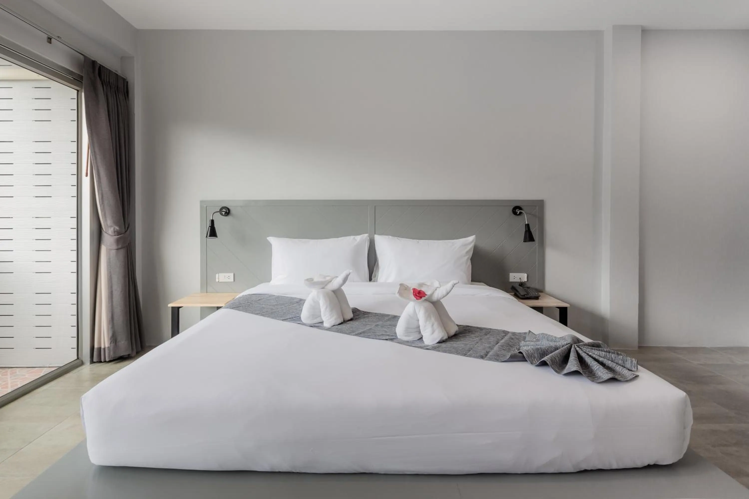 Bed in Monotel Aonang