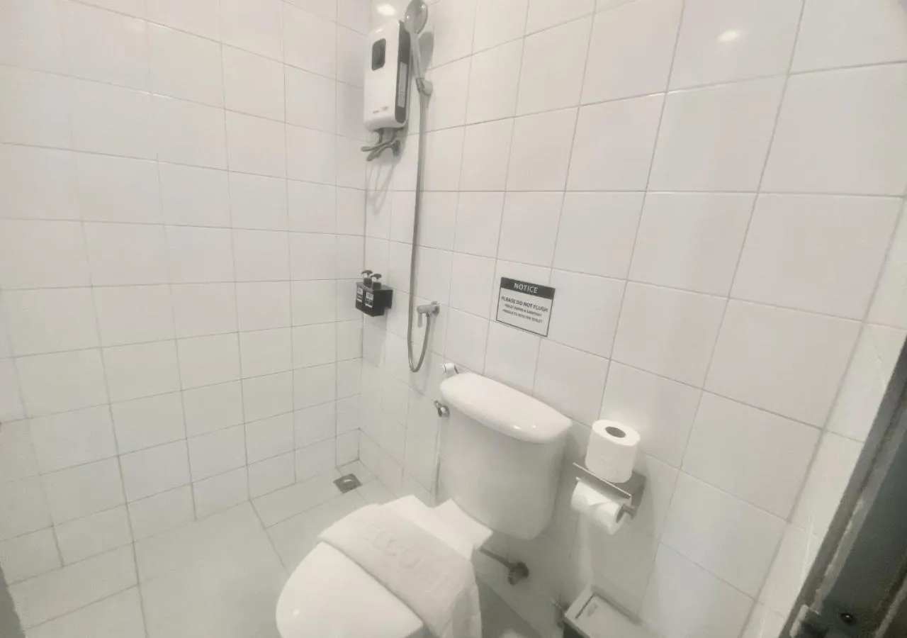 Shower in Monotel Aonang