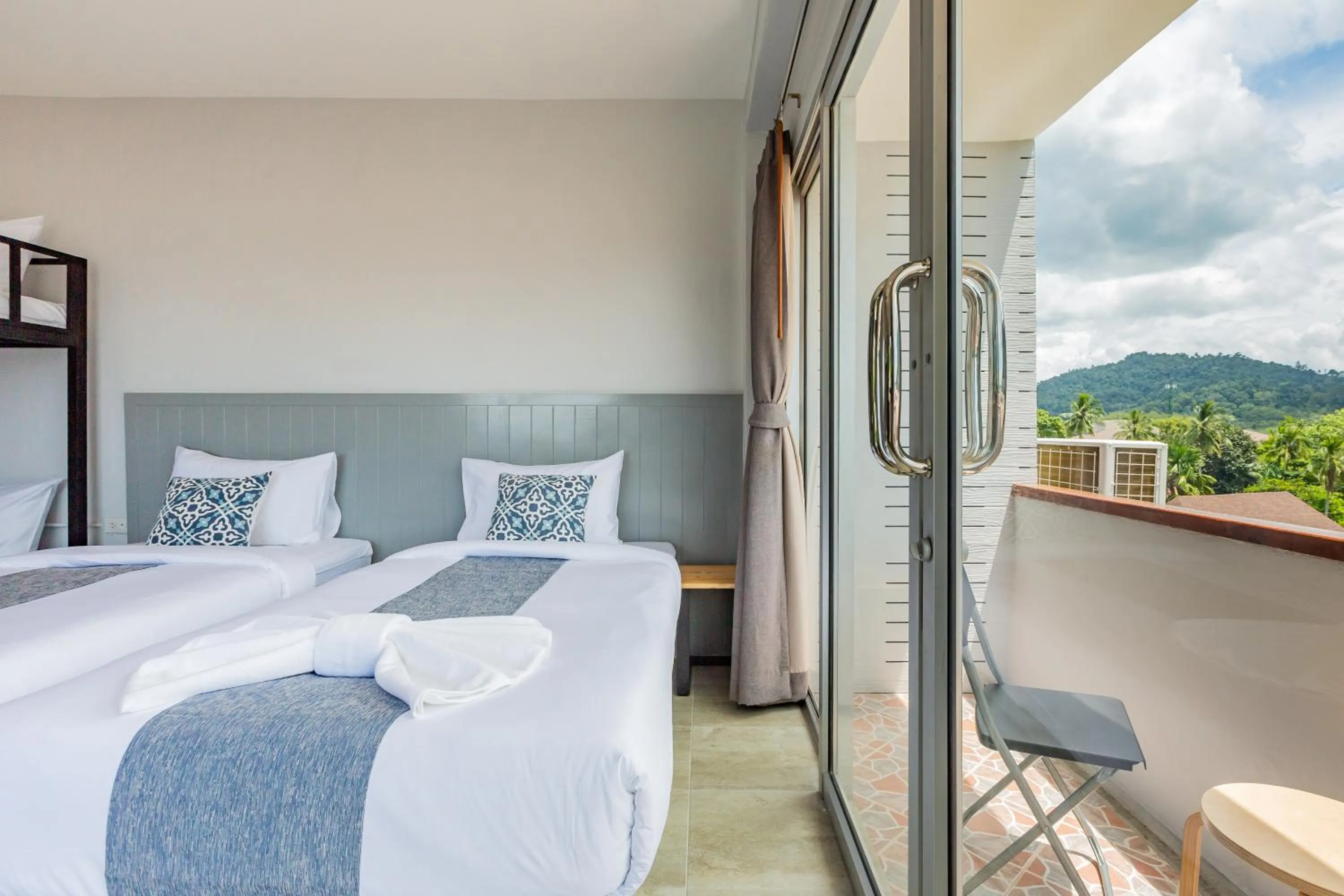 View (from property/room), Bed in Monotel Aonang