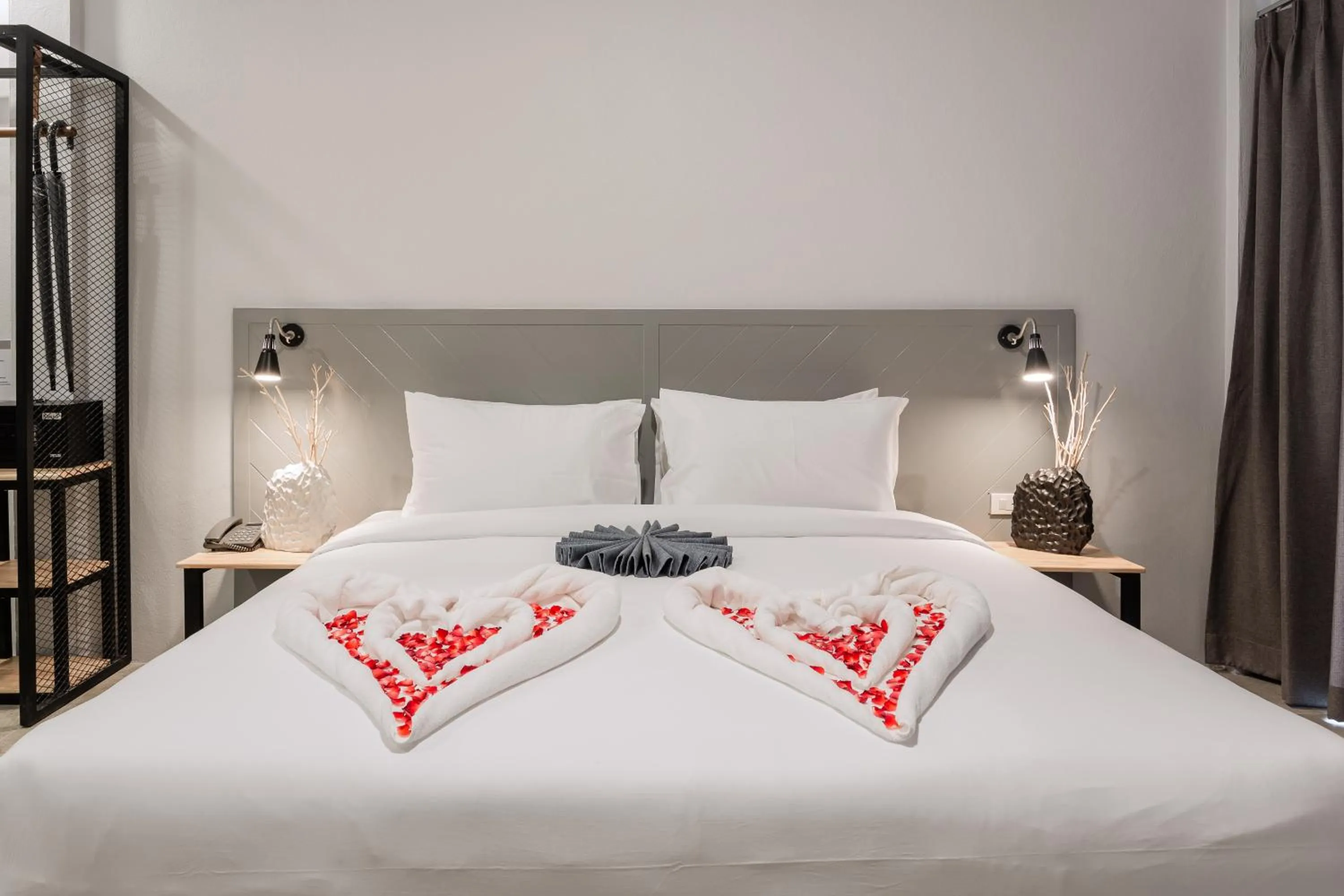 Bed in Monotel Aonang