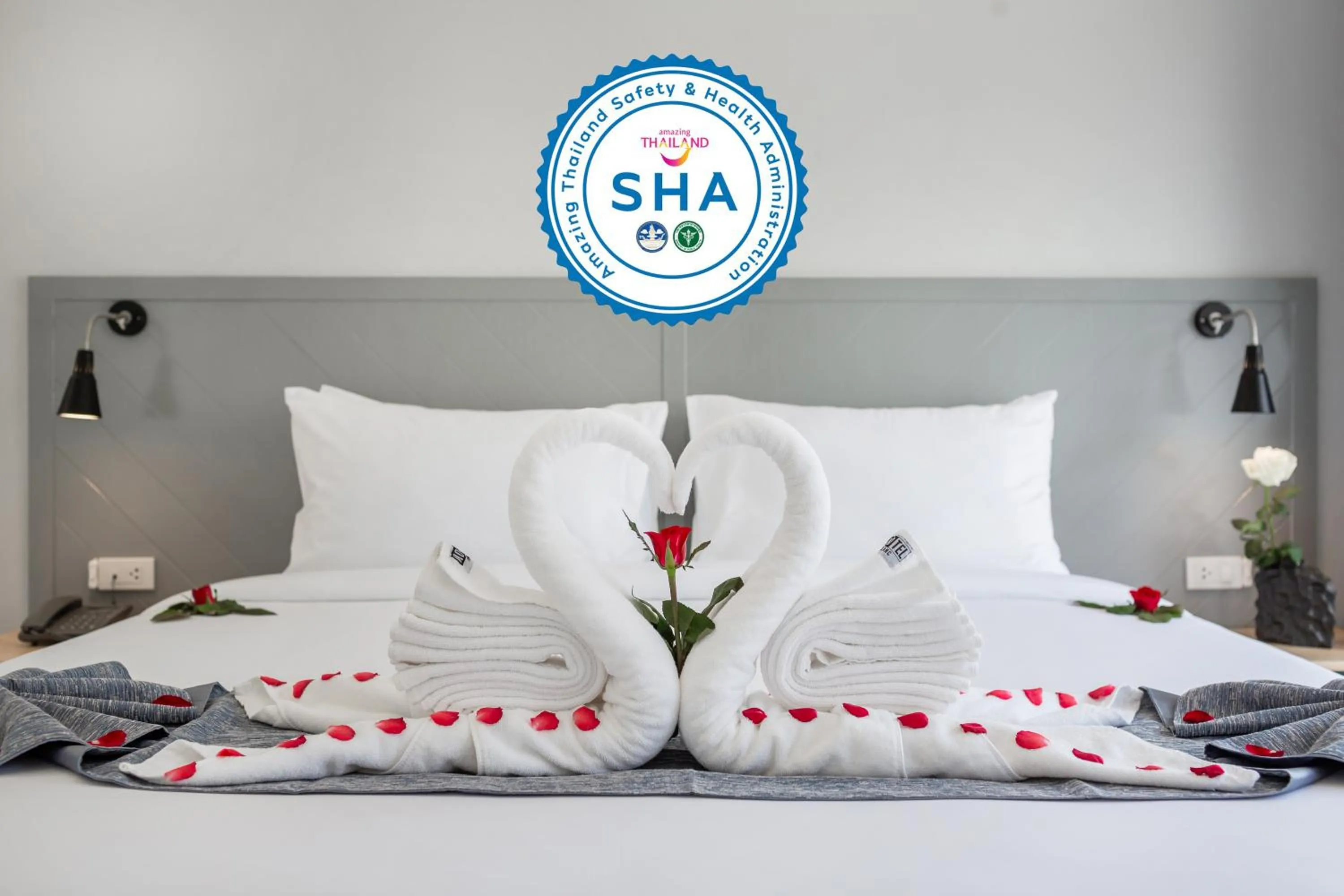 Photo of the whole room, Bed in Monotel Aonang