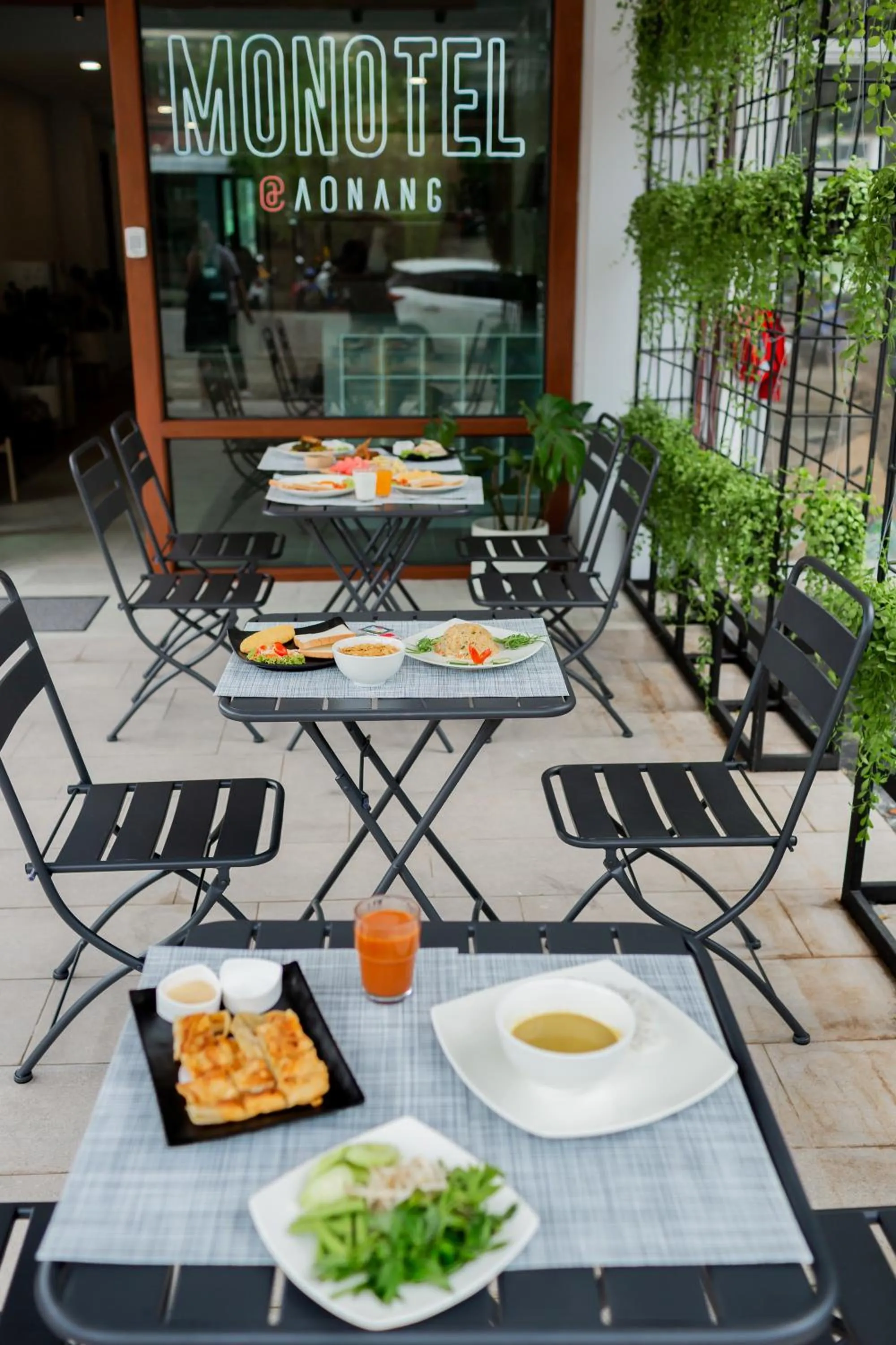 Food and drinks in Monotel Aonang