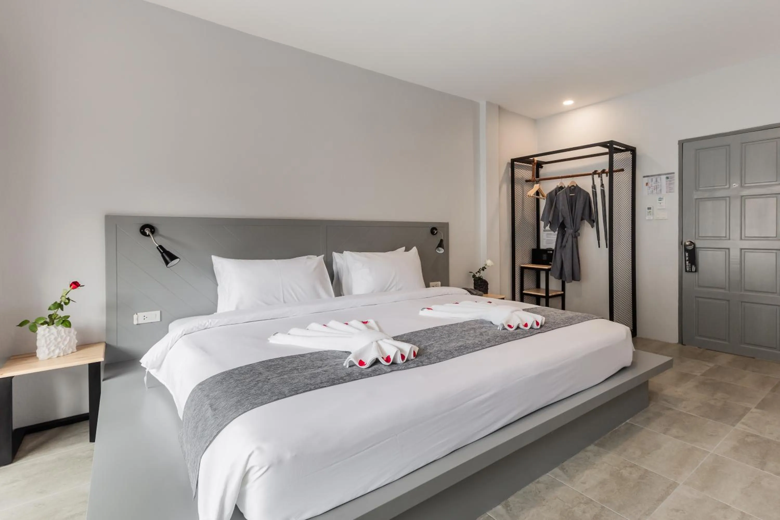 Bed in Monotel Aonang