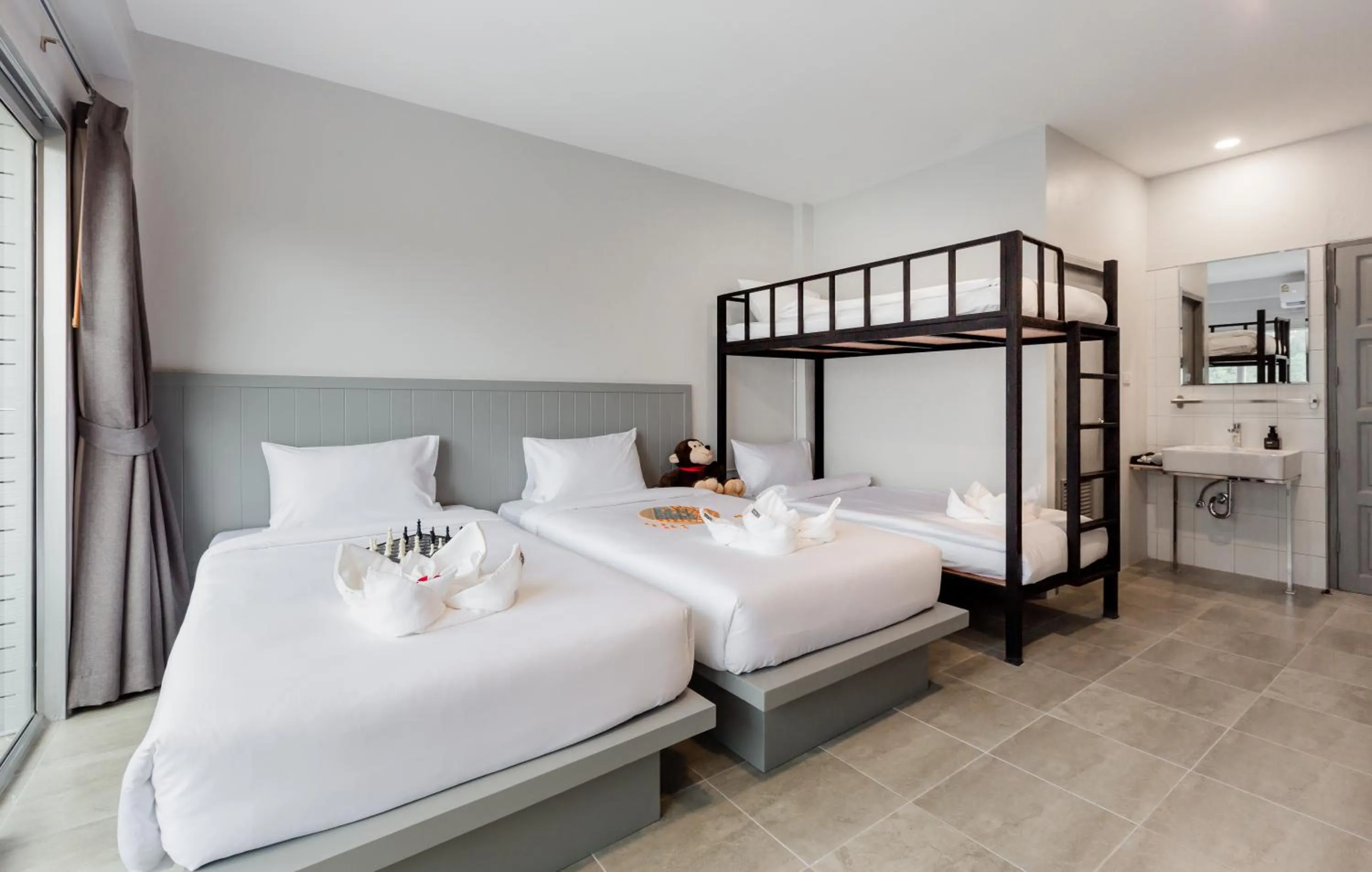 Photo of the whole room, Bed in Monotel Aonang