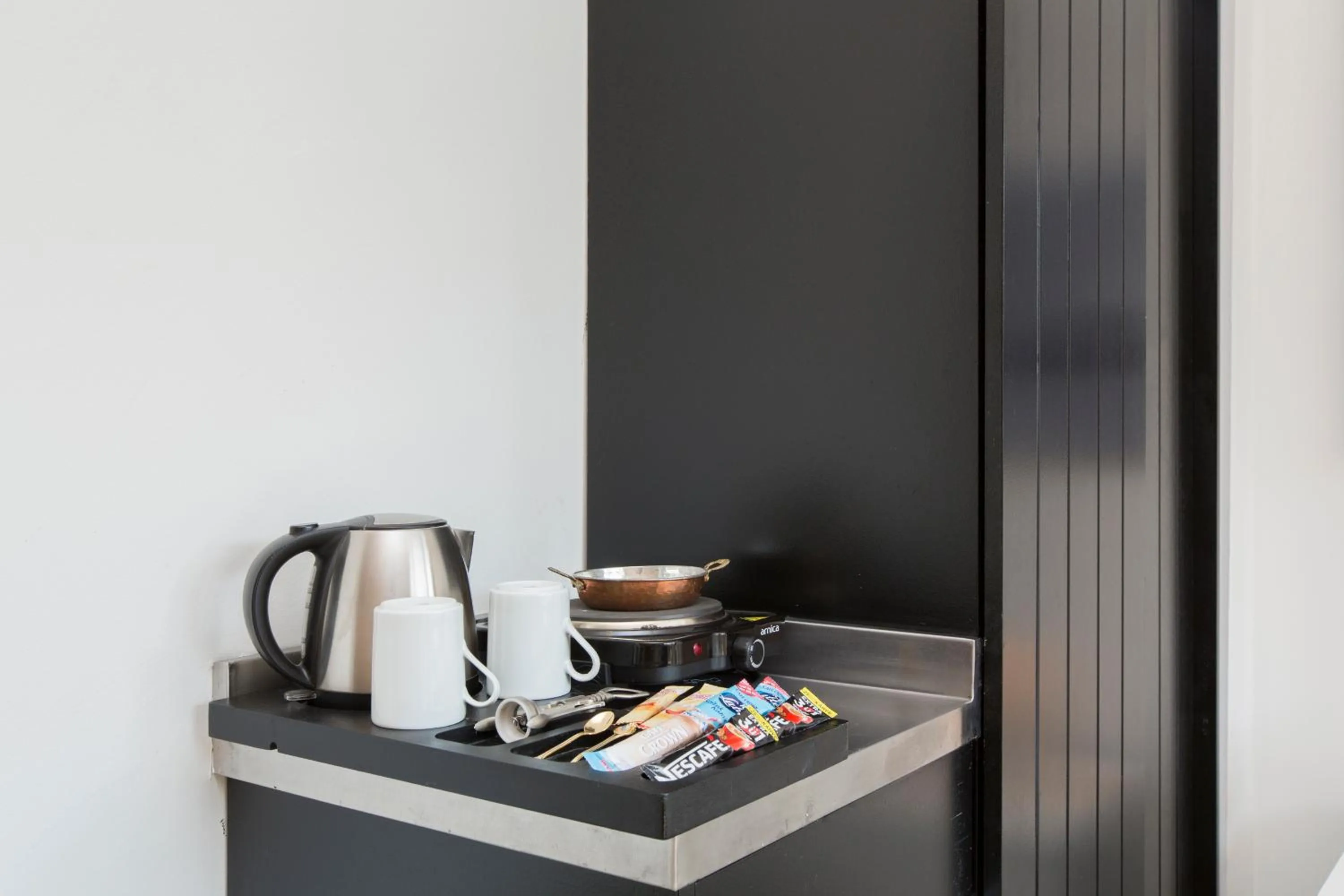 Coffee/tea facilities in Antique Boutique