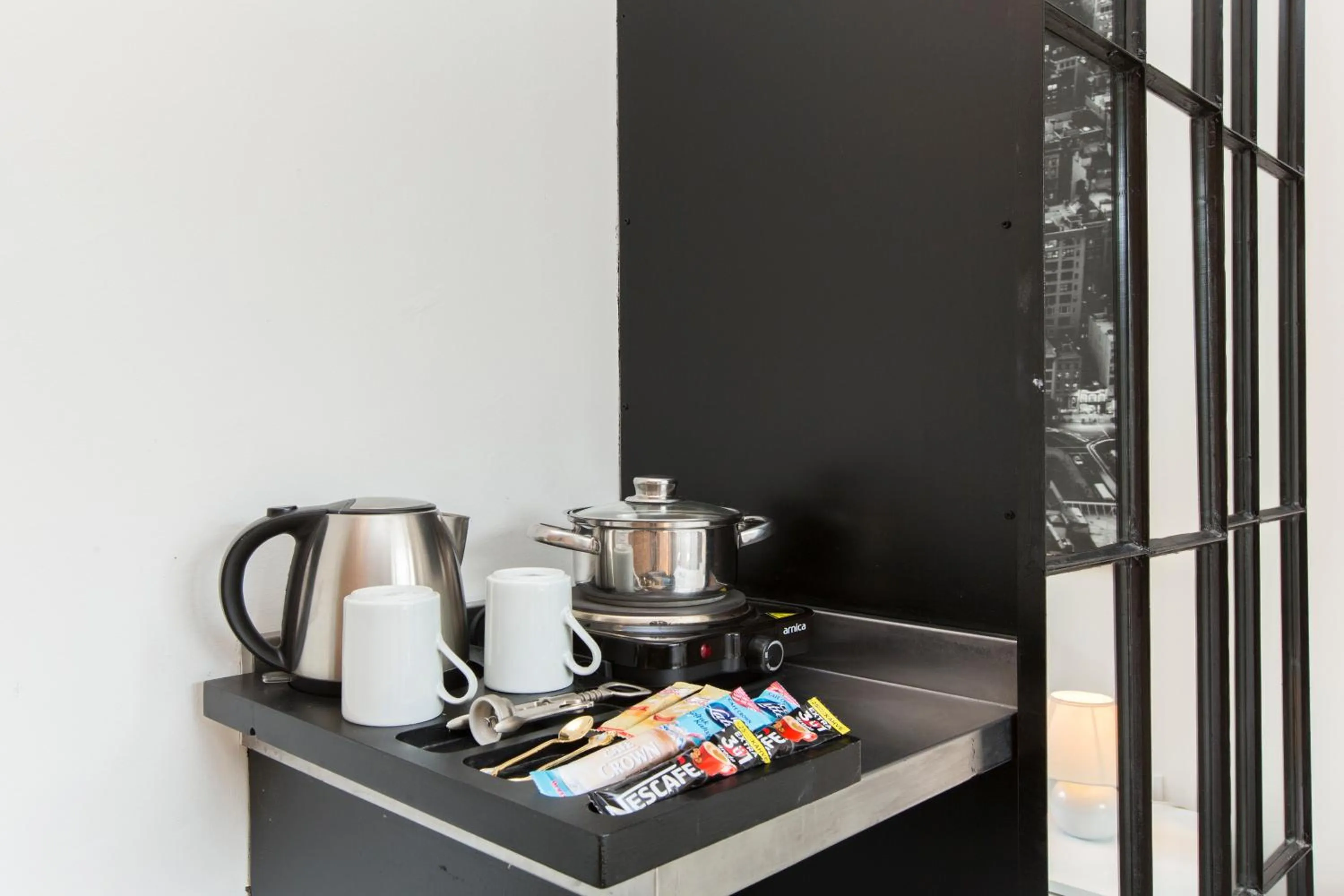 Coffee/tea facilities in Antique Boutique