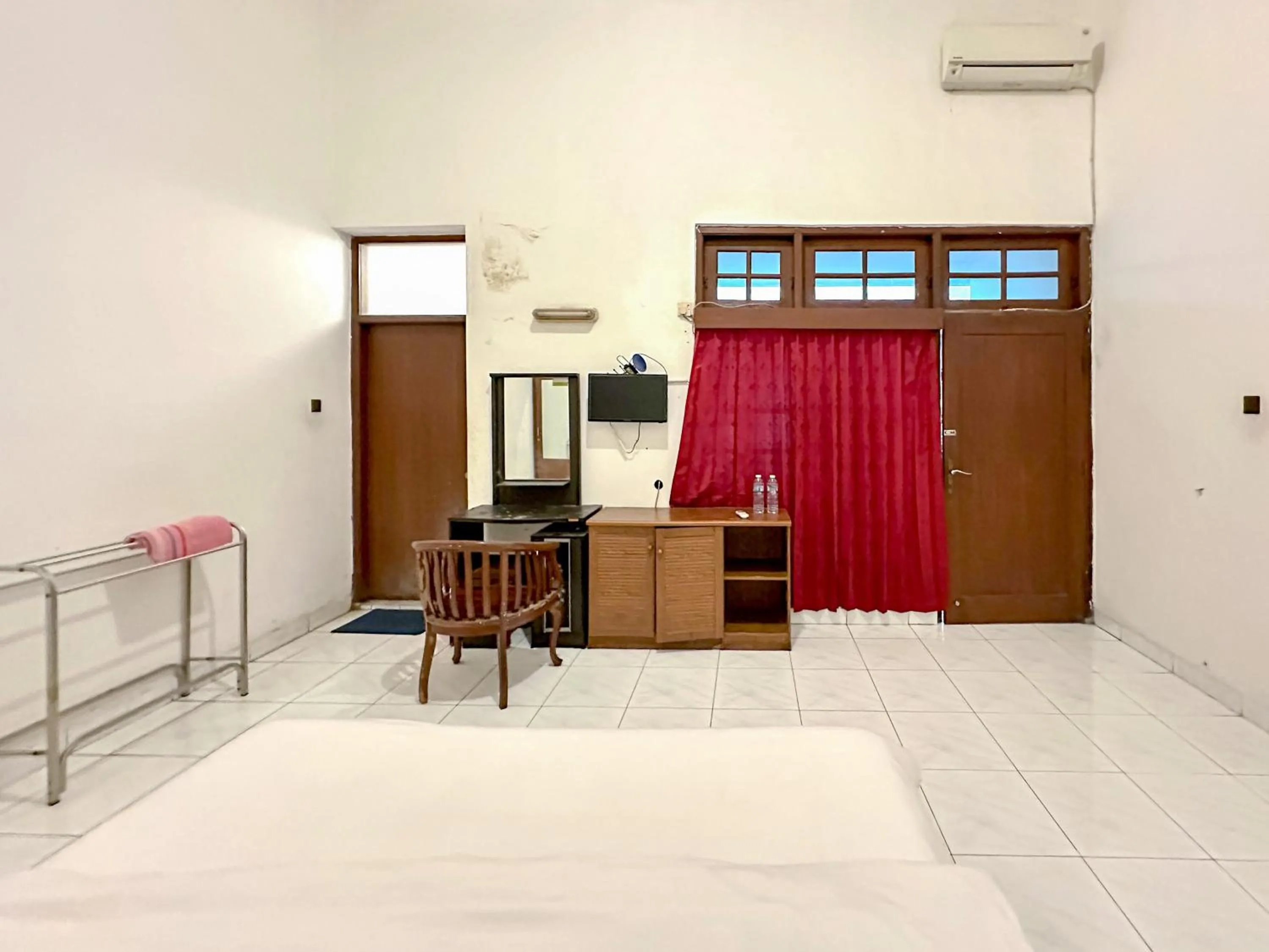 Bedroom, Bed in Hotel Dewi Sri Prawirotaman RedPartner