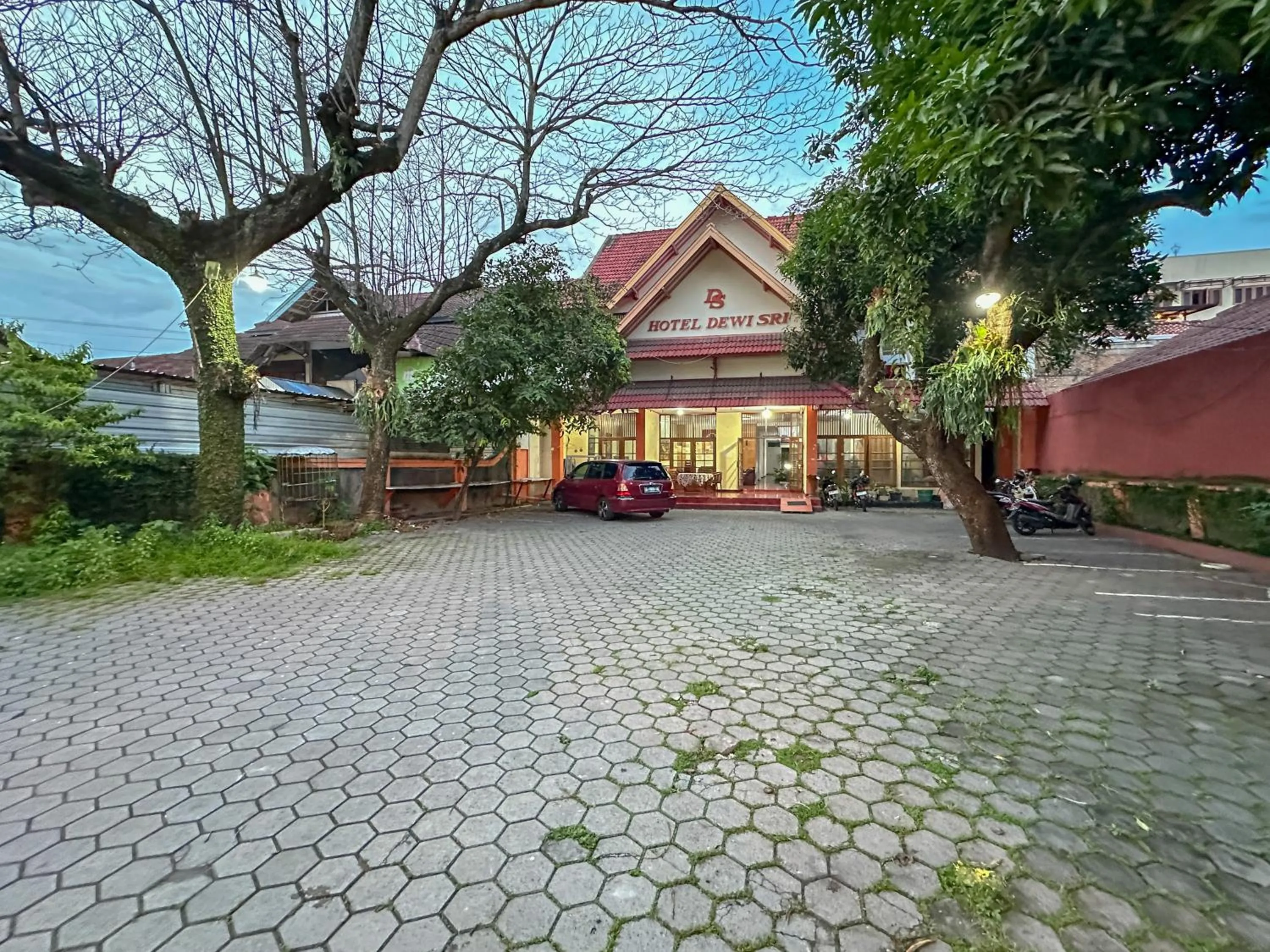 Parking in Hotel Dewi Sri Prawirotaman RedPartner