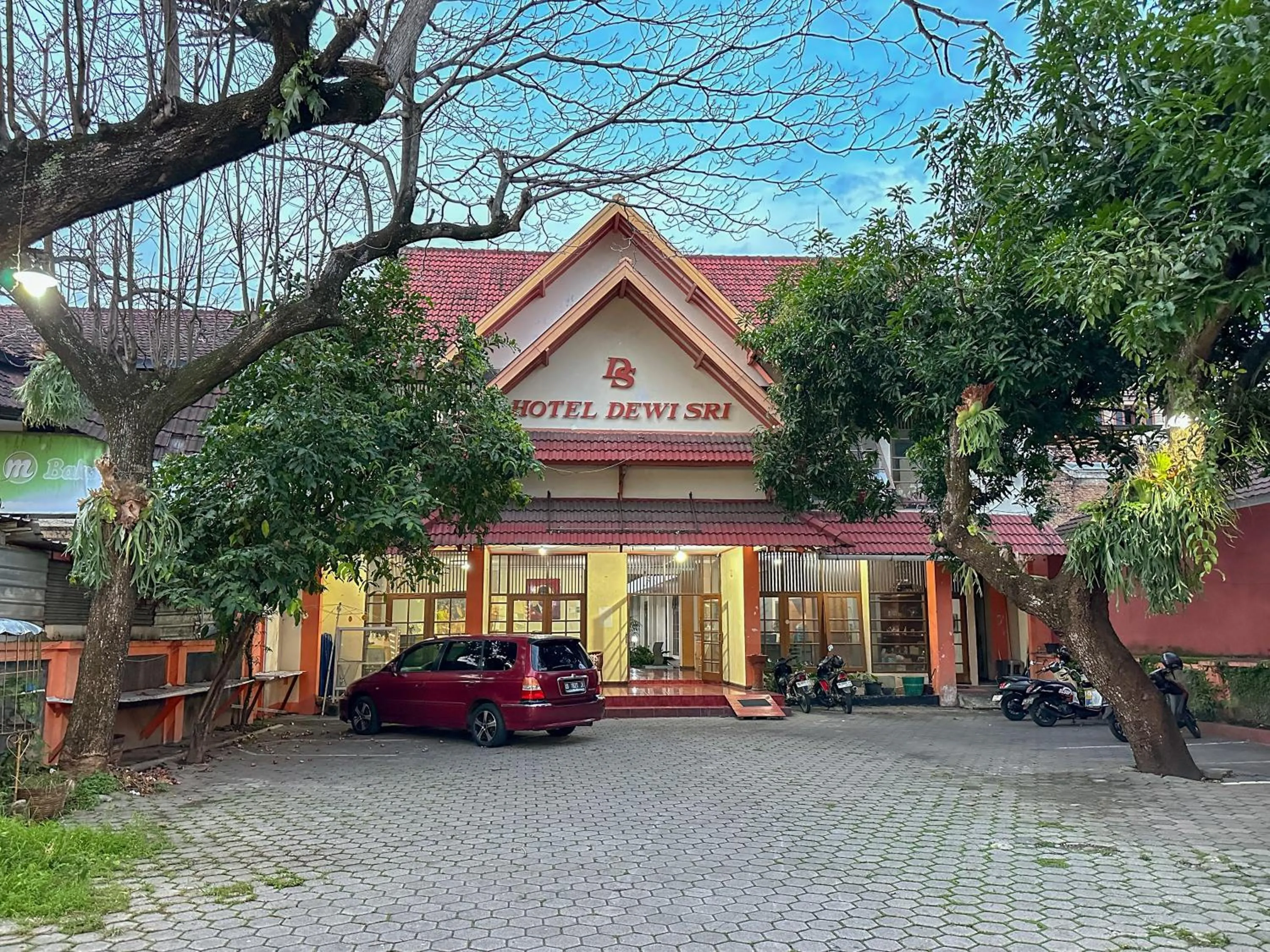 Facade/entrance in Hotel Dewi Sri Prawirotaman RedPartner