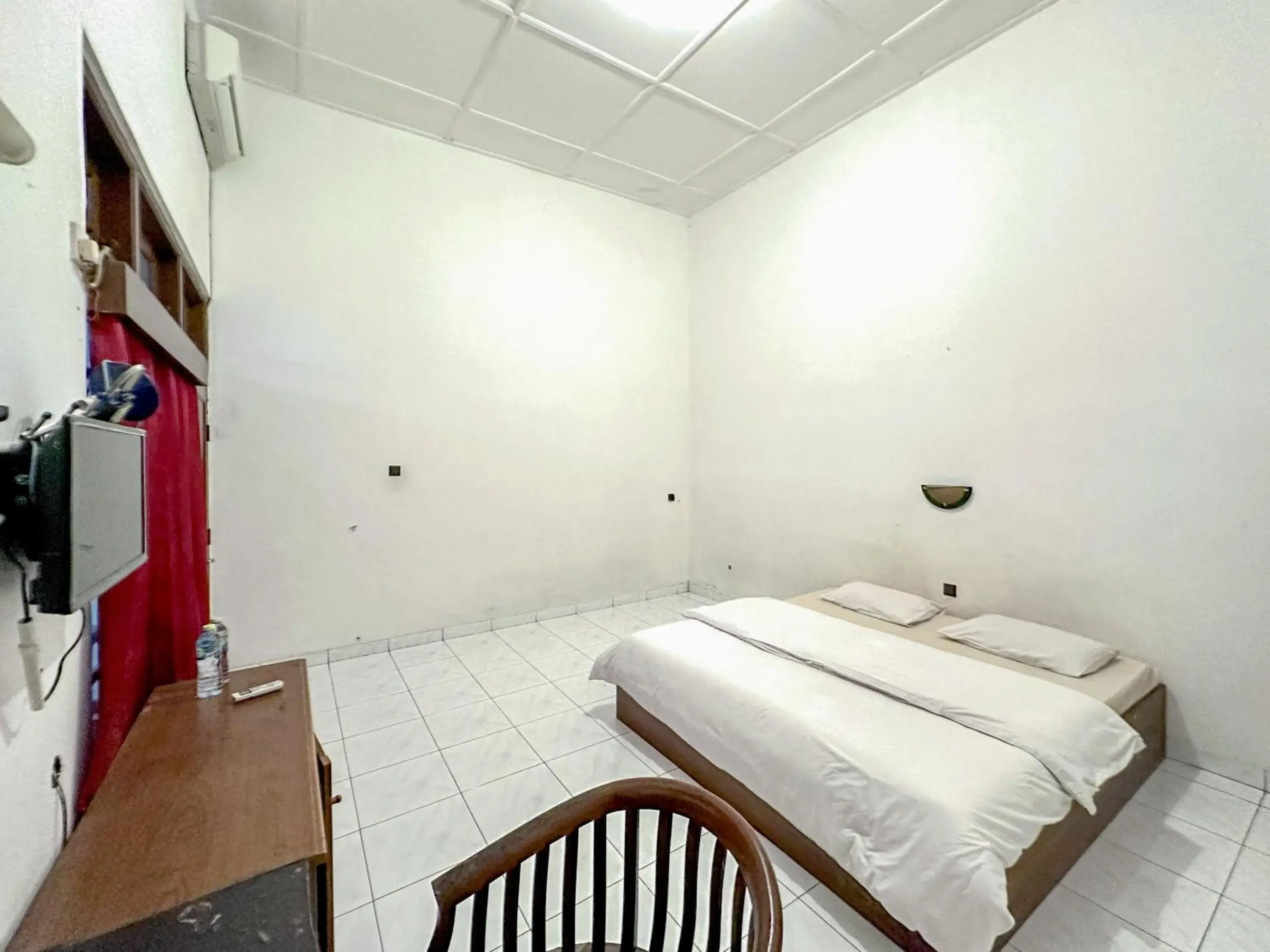 Standard Double Room in Hotel Dewi Sri Prawirotaman RedPartner Standard Double Room in Hotel Dewi Sri Prawirotaman RedPartner