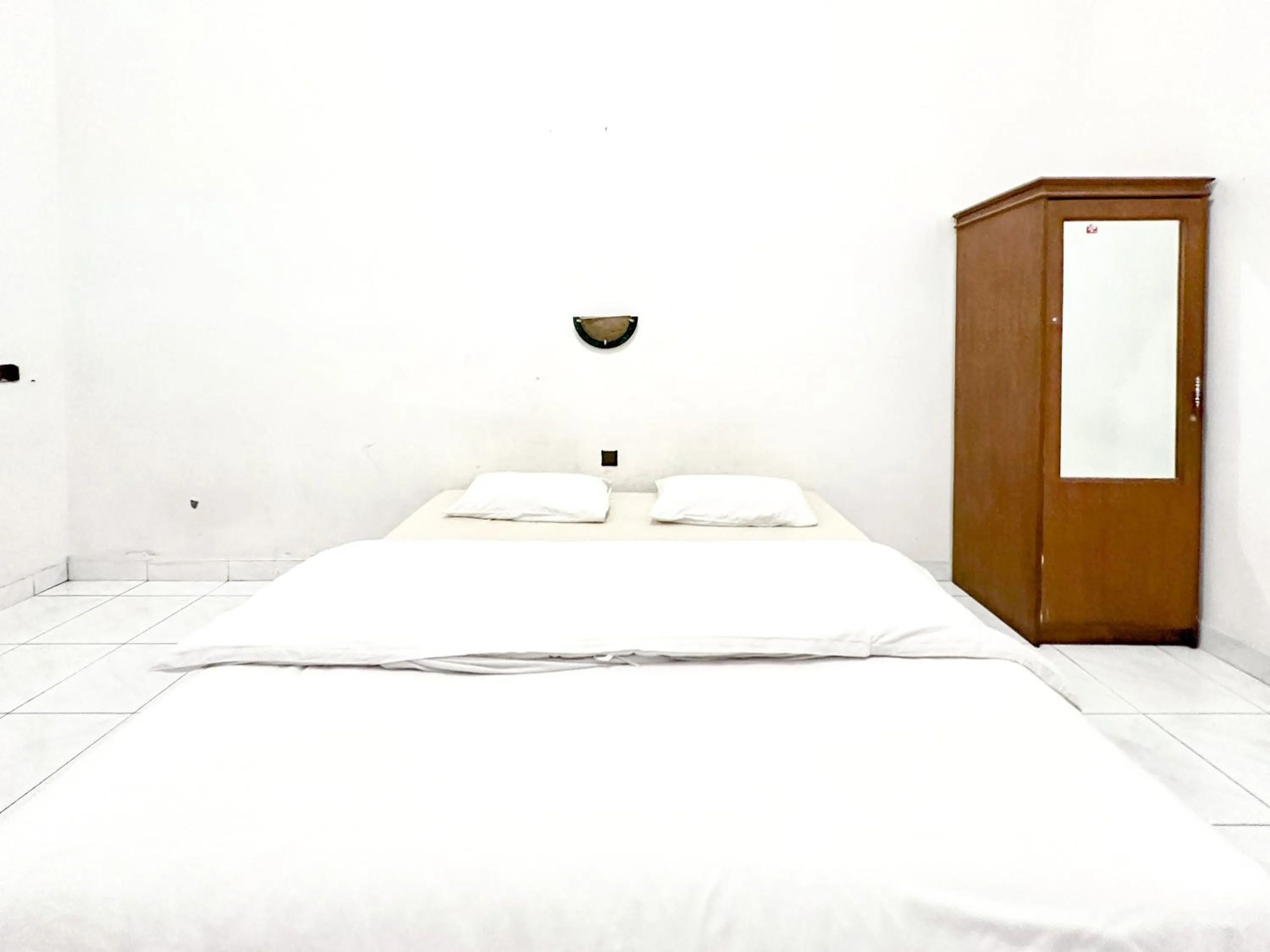 Bedroom, Bed in Hotel Dewi Sri Prawirotaman RedPartner