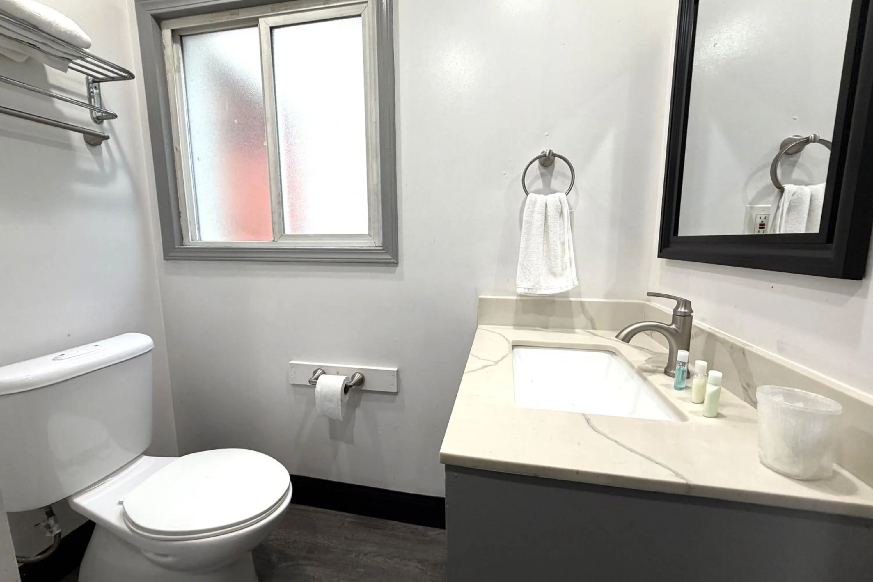 Bathroom in 6 Rivers Motel Fortuna near Hwy 101