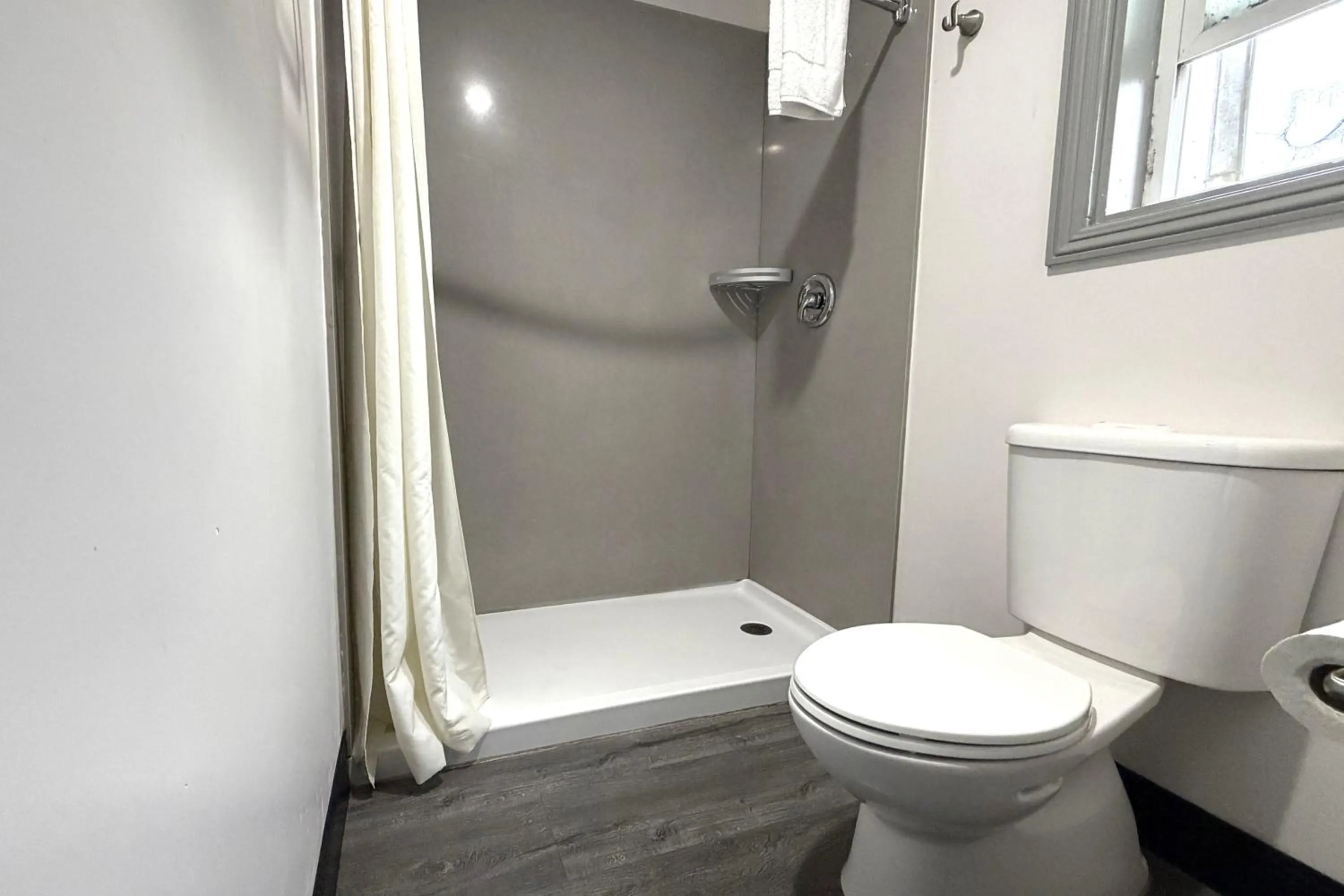 Bathroom in 6 Rivers Motel Fortuna near Hwy 101