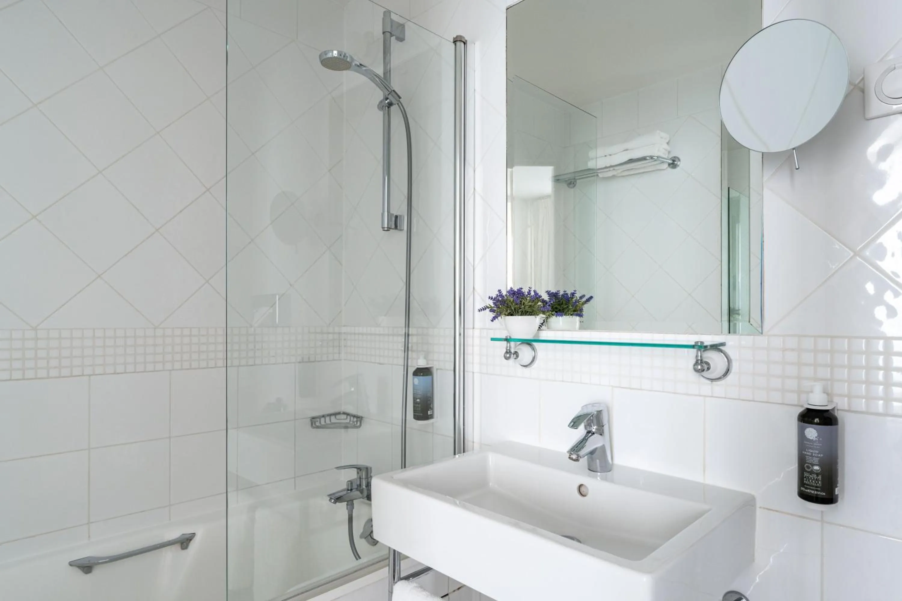 Bathroom in Hotel Lorette - Astotel