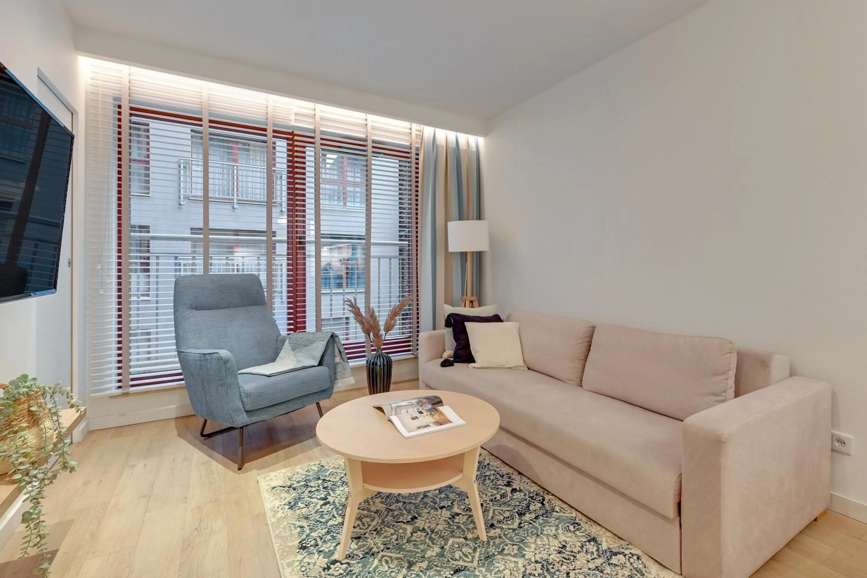 One-Bedroom Apartment in Waterlane Island - Riverview Pool, SPA, Gym & Parking by Downtown Apartments