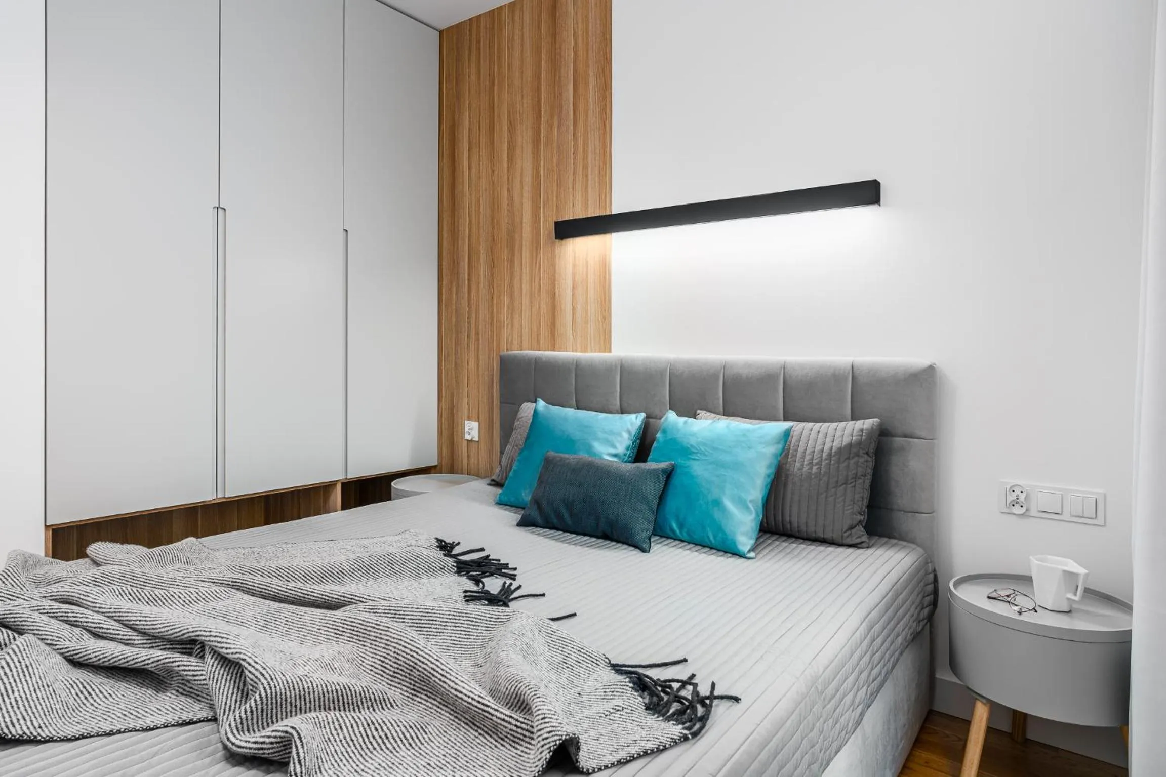 Bed in Waterlane Island - Riverview Pool, SPA, Gym & Parking by Downtown Apartments