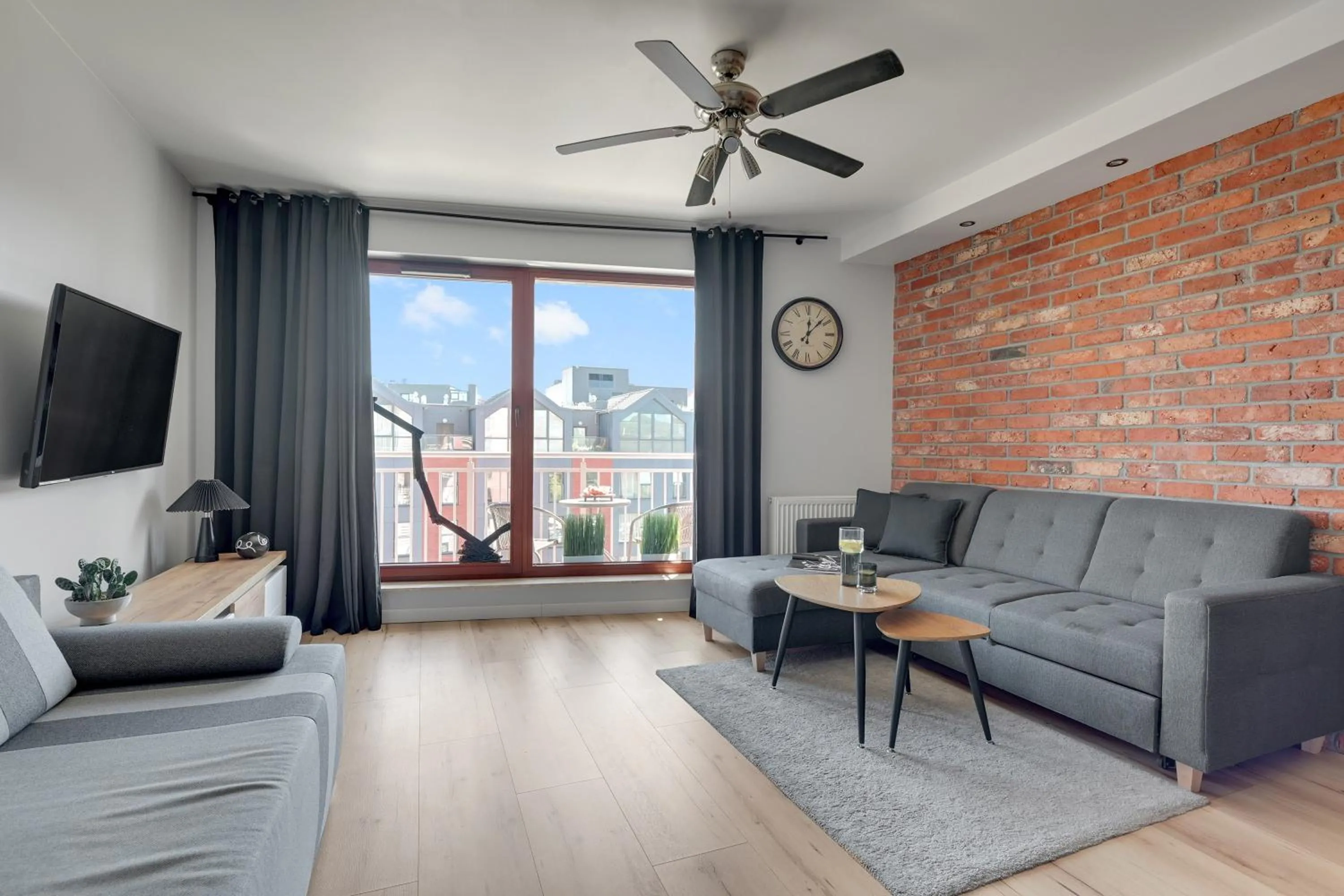 TV and multimedia in Waterlane Island - Riverview Pool, SPA, Gym & Parking by Downtown Apartments
