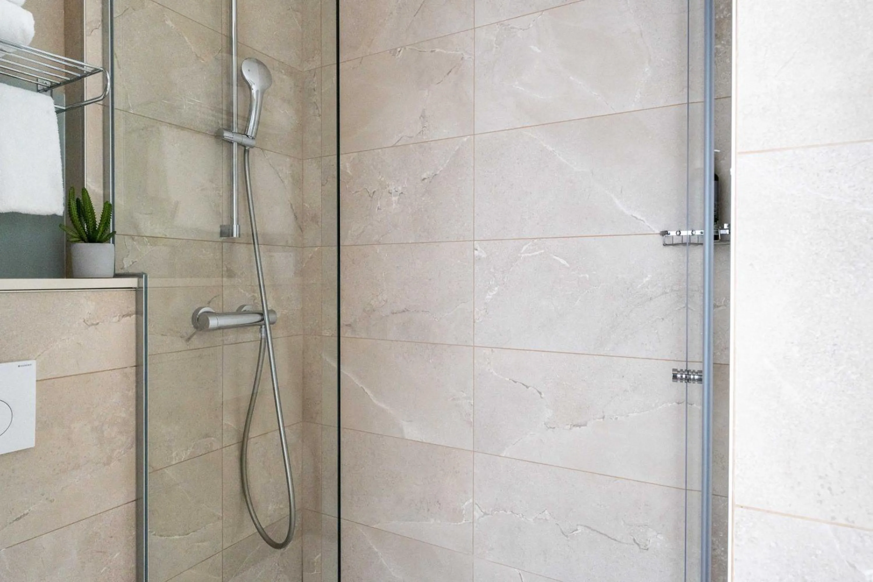 Bathroom in Hotel Acadia - Astotel