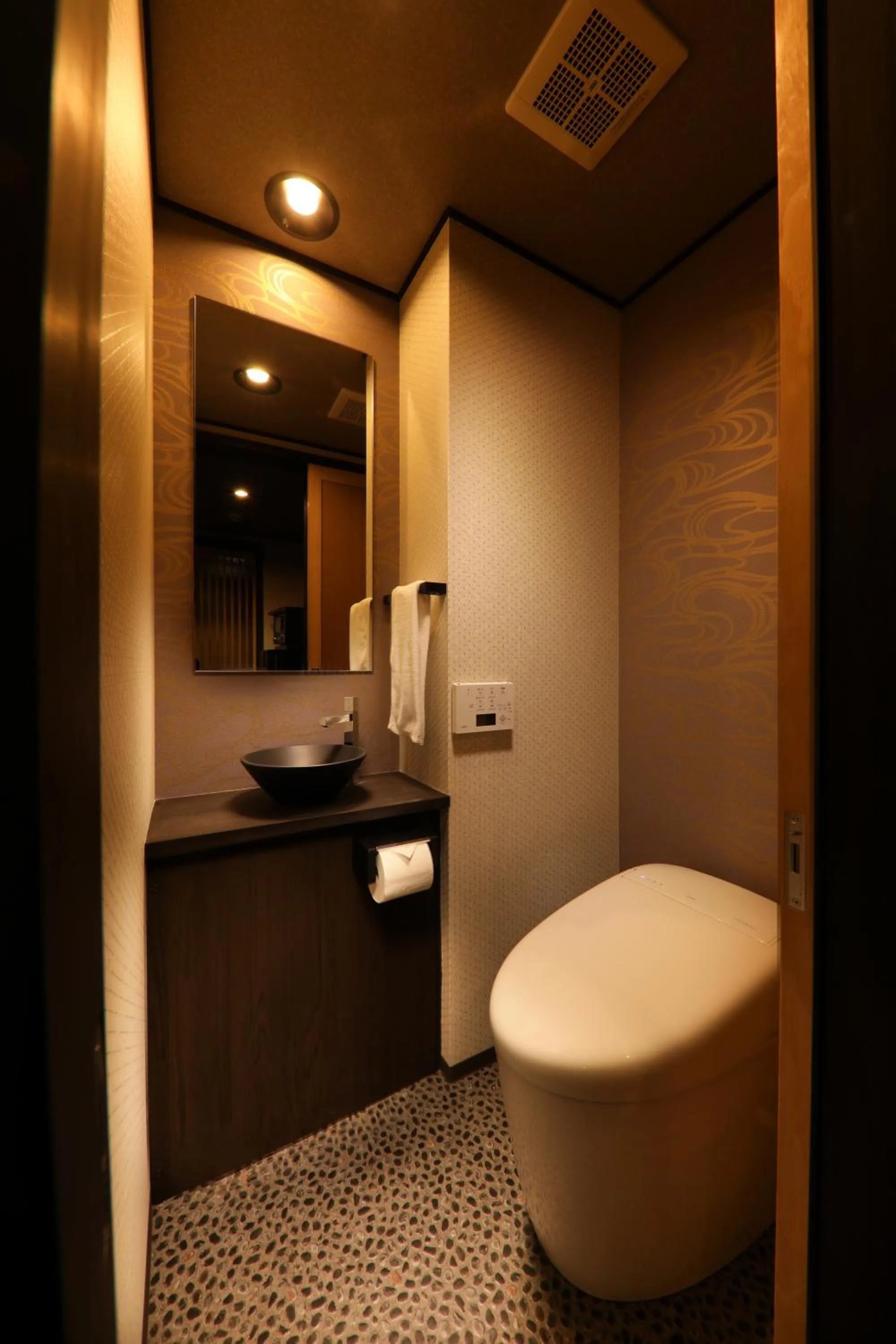 Toilet in Kanade Kyoto-Hachijoguchi