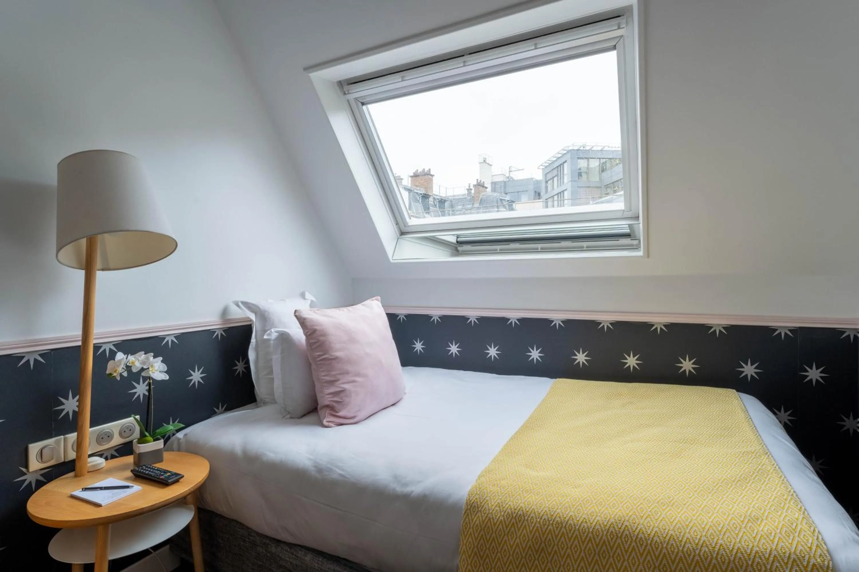 Bed in Hôtel Augustin - Astotel