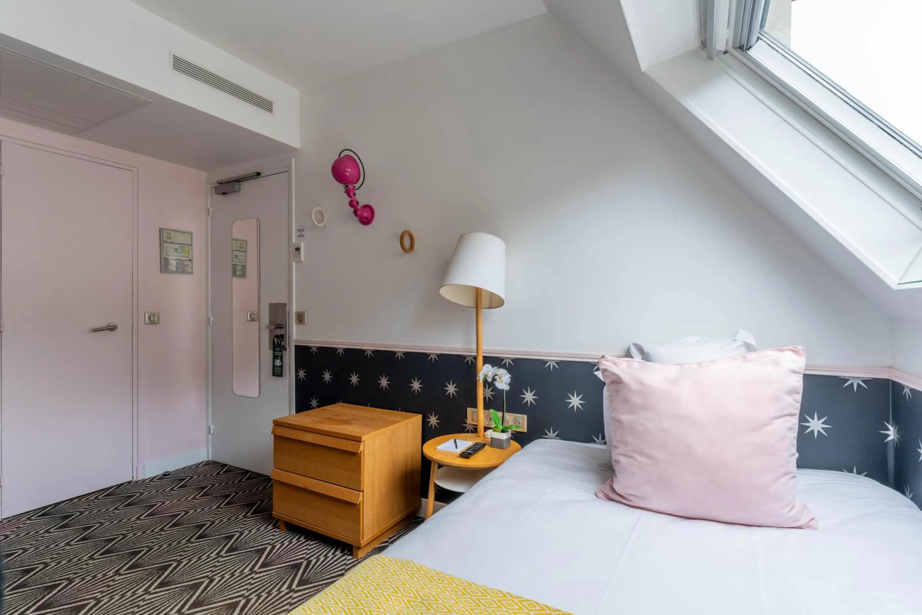 Bedroom, Bed in Hôtel Augustin - Astotel