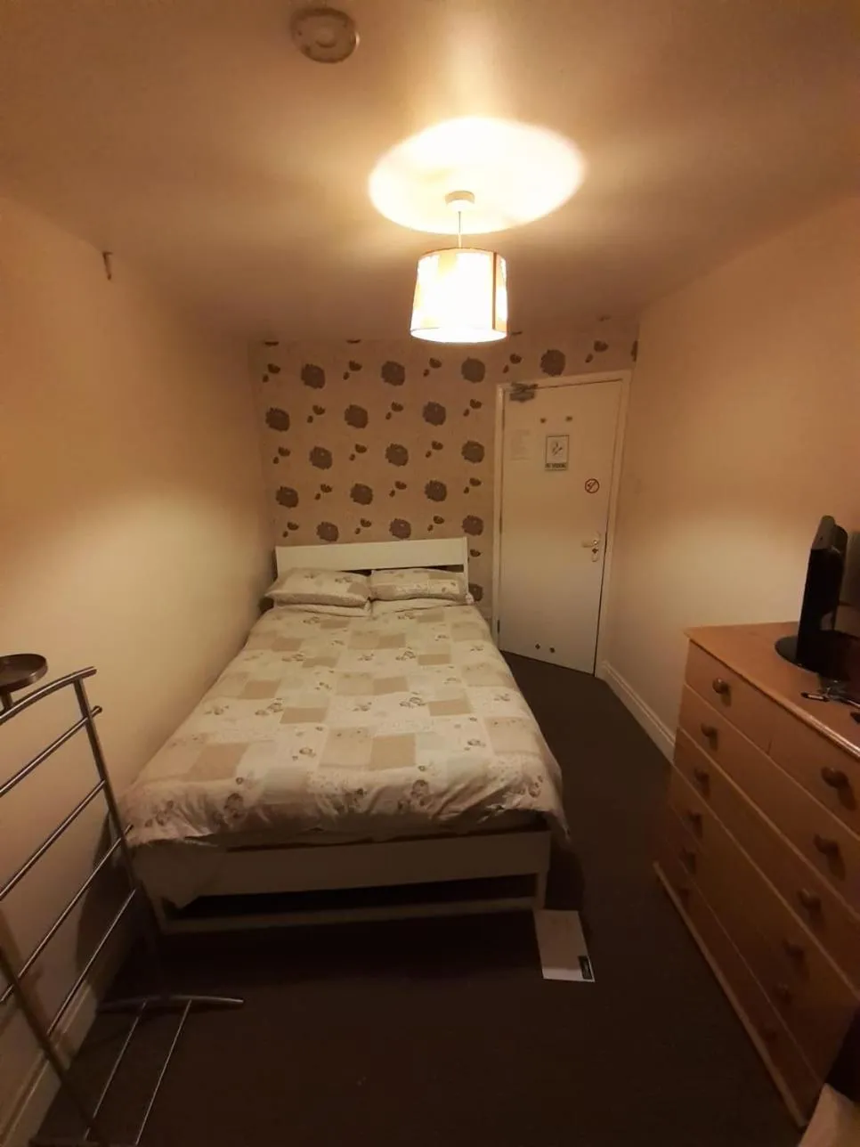 Bedroom, Bed in Coach and Horses