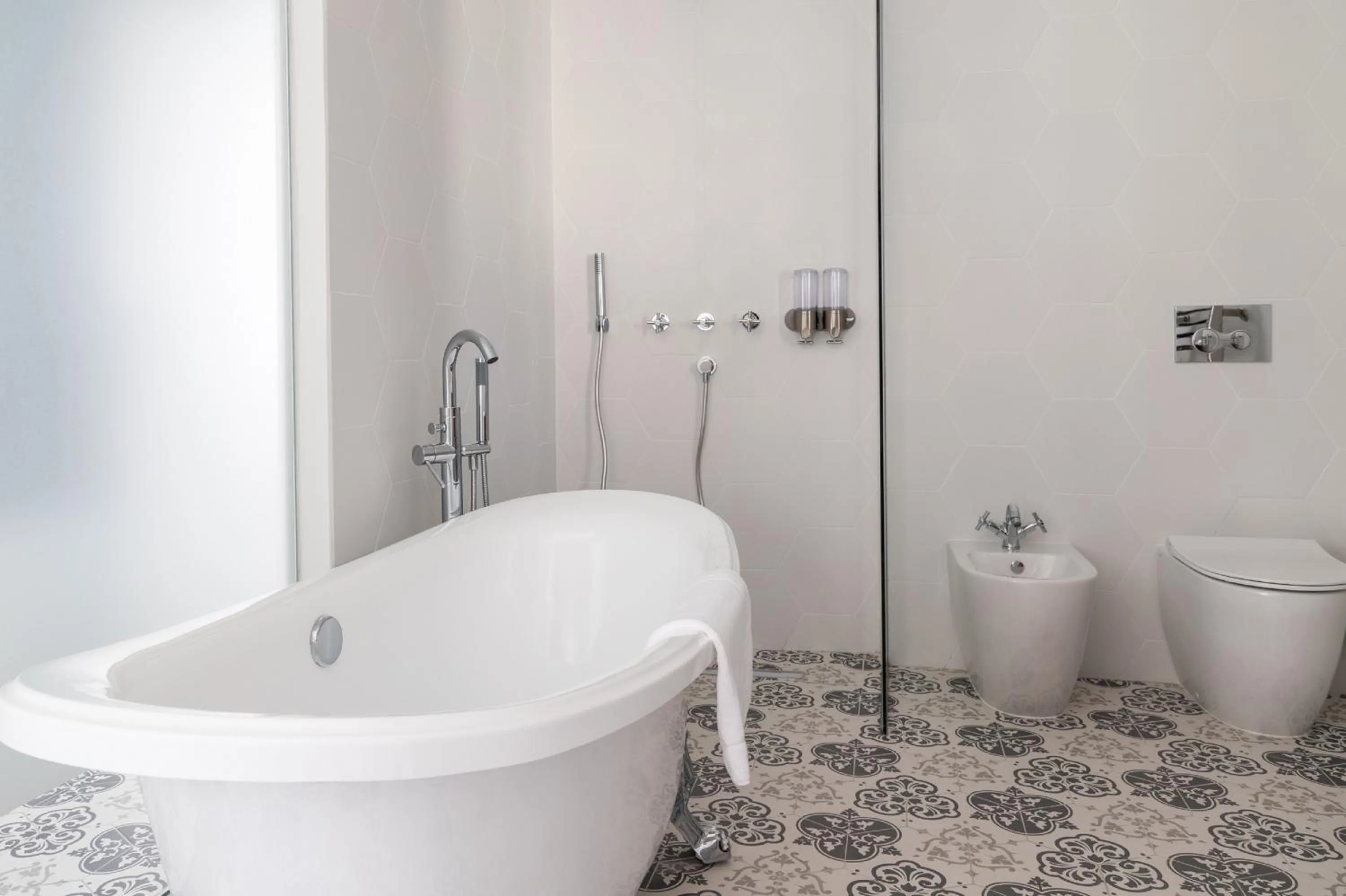 Shower in MYN in Rabat