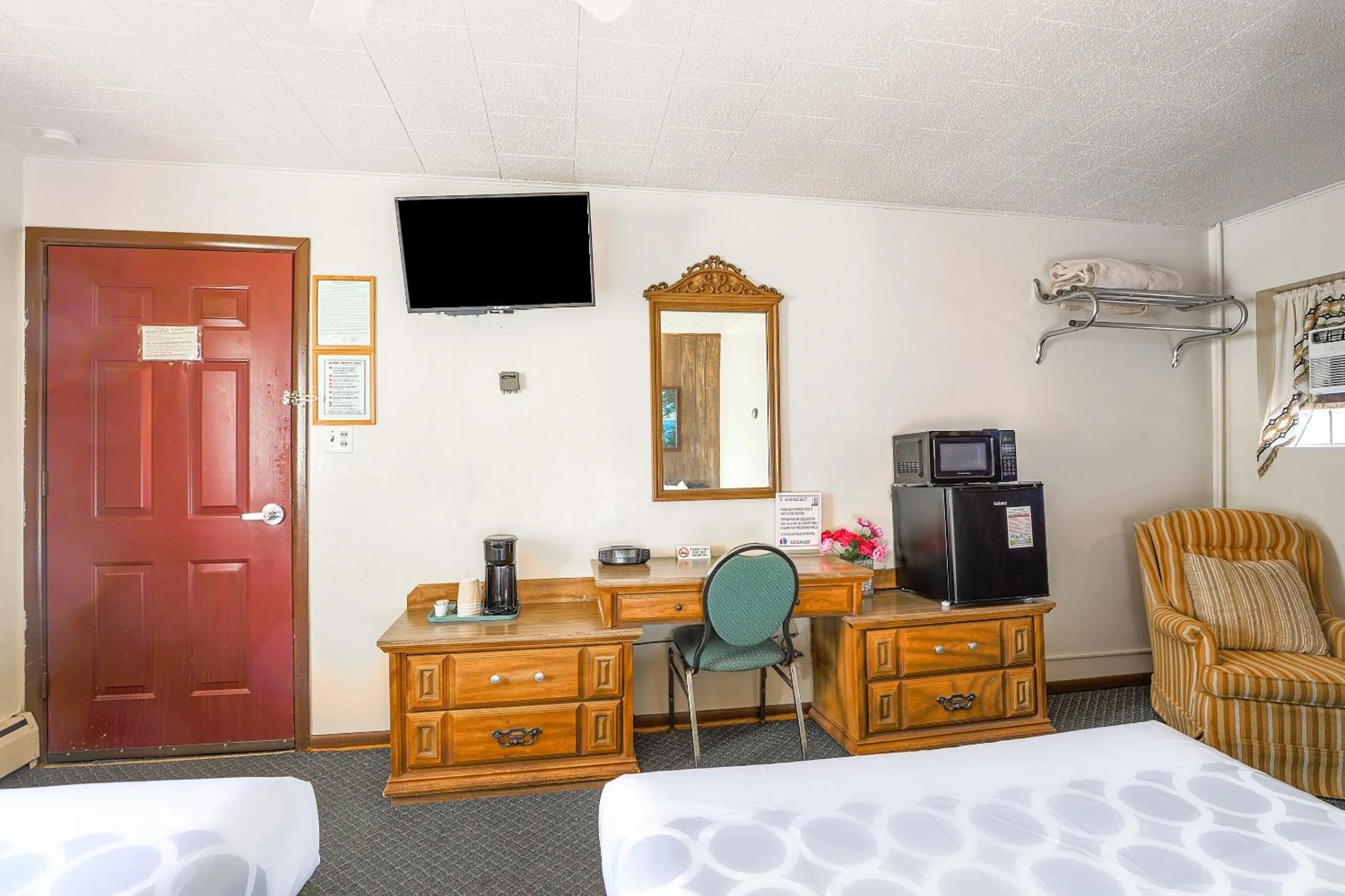 Bedroom, Bed in Love Hotels Silver Street by OYO at Hurley WI