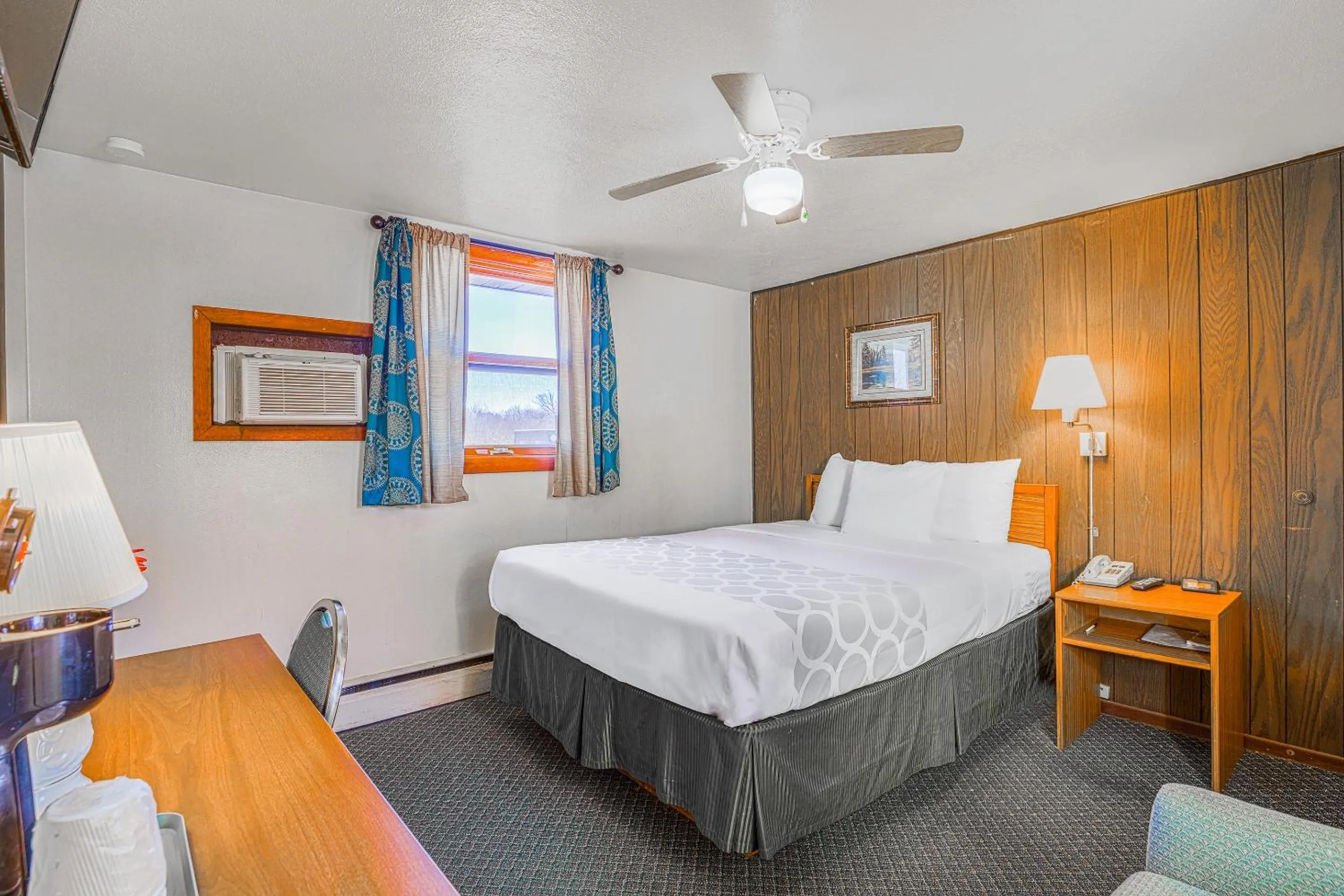 Bedroom, Bed in Love Hotels Silver Street by OYO at Hurley WI