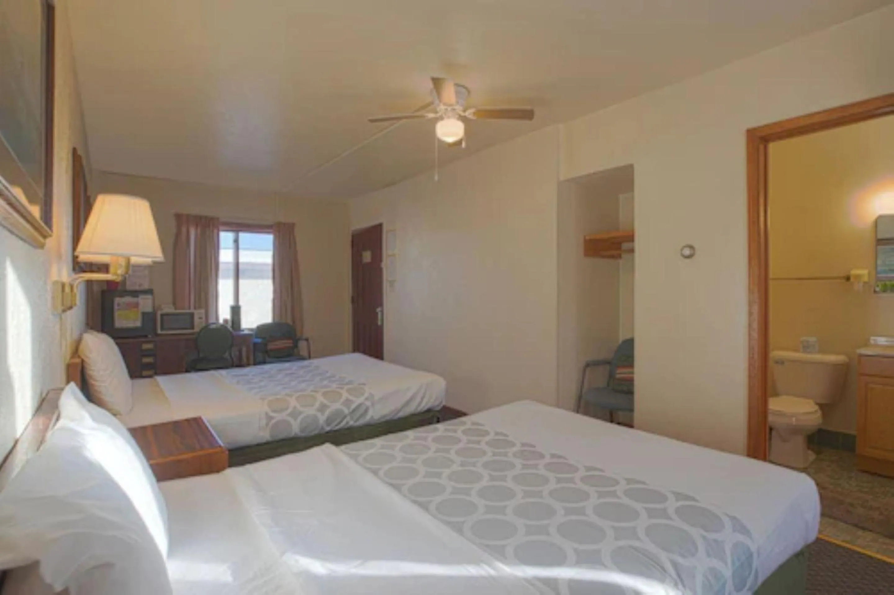 Bedroom, Bed in Love Hotels Silver Street by OYO at Hurley WI