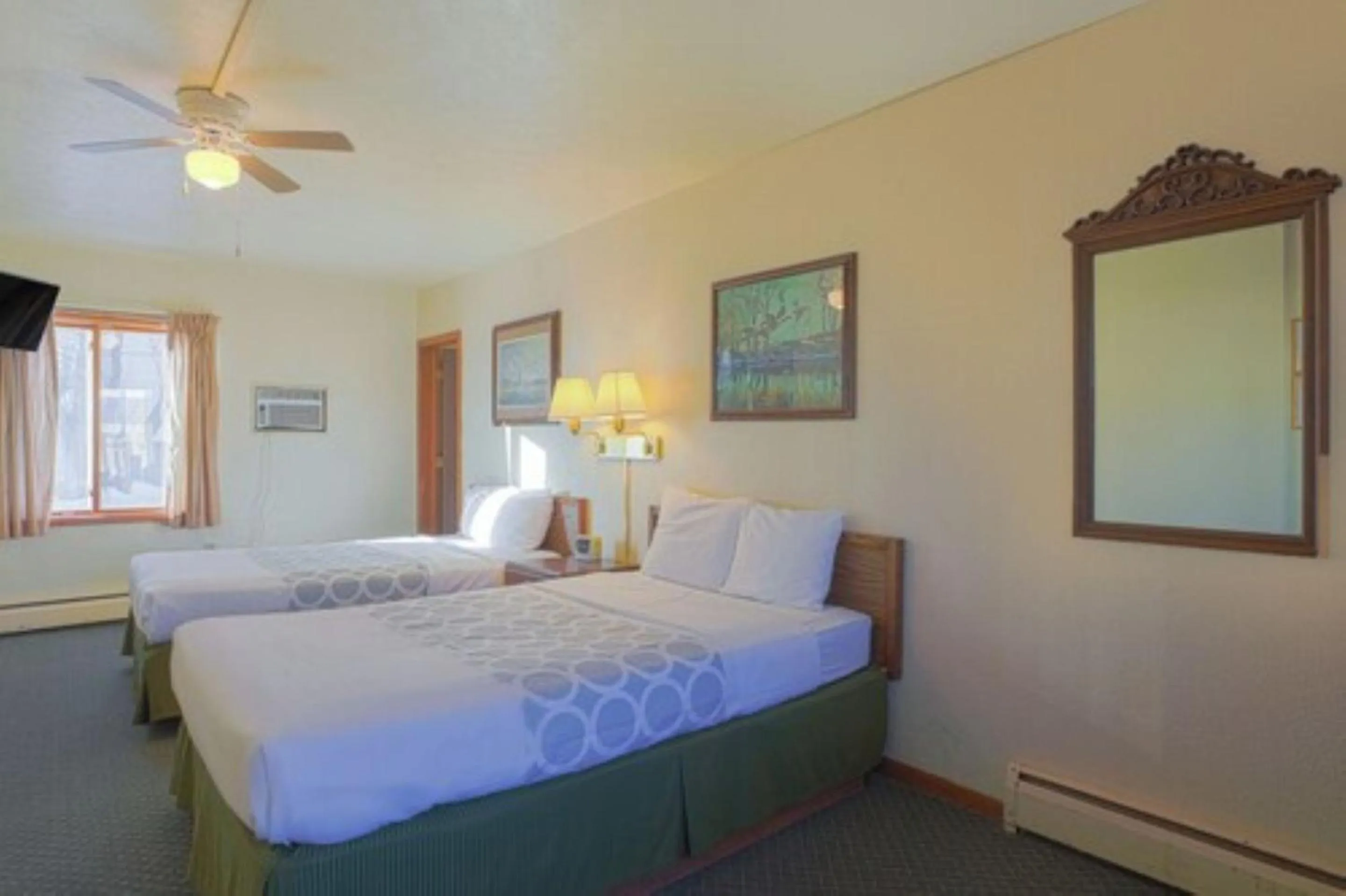 Bedroom, Bed in Love Hotels Silver Street by OYO at Hurley WI