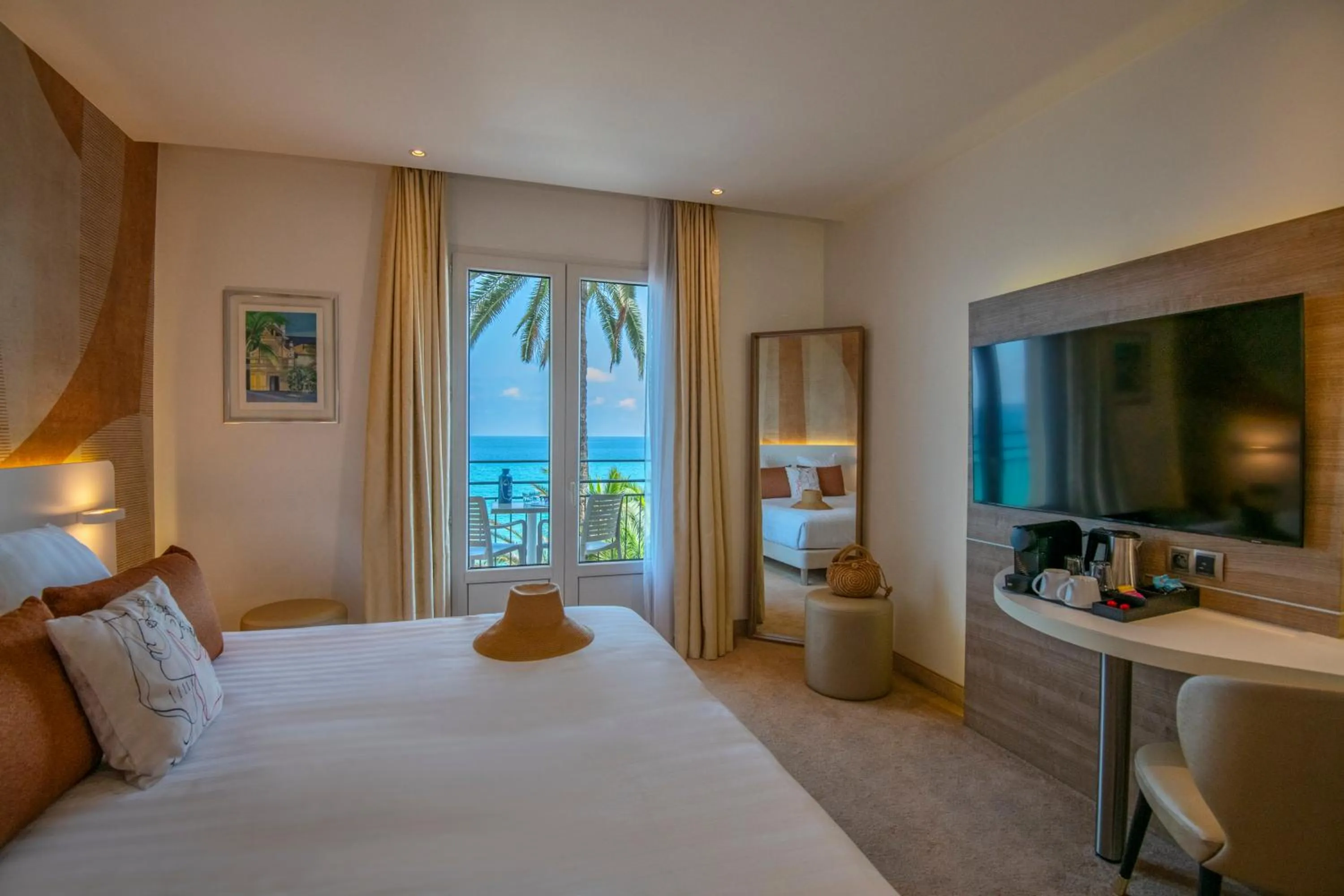 Photo of the whole room, Bed in Best Western Premier Hotel Prince de Galles