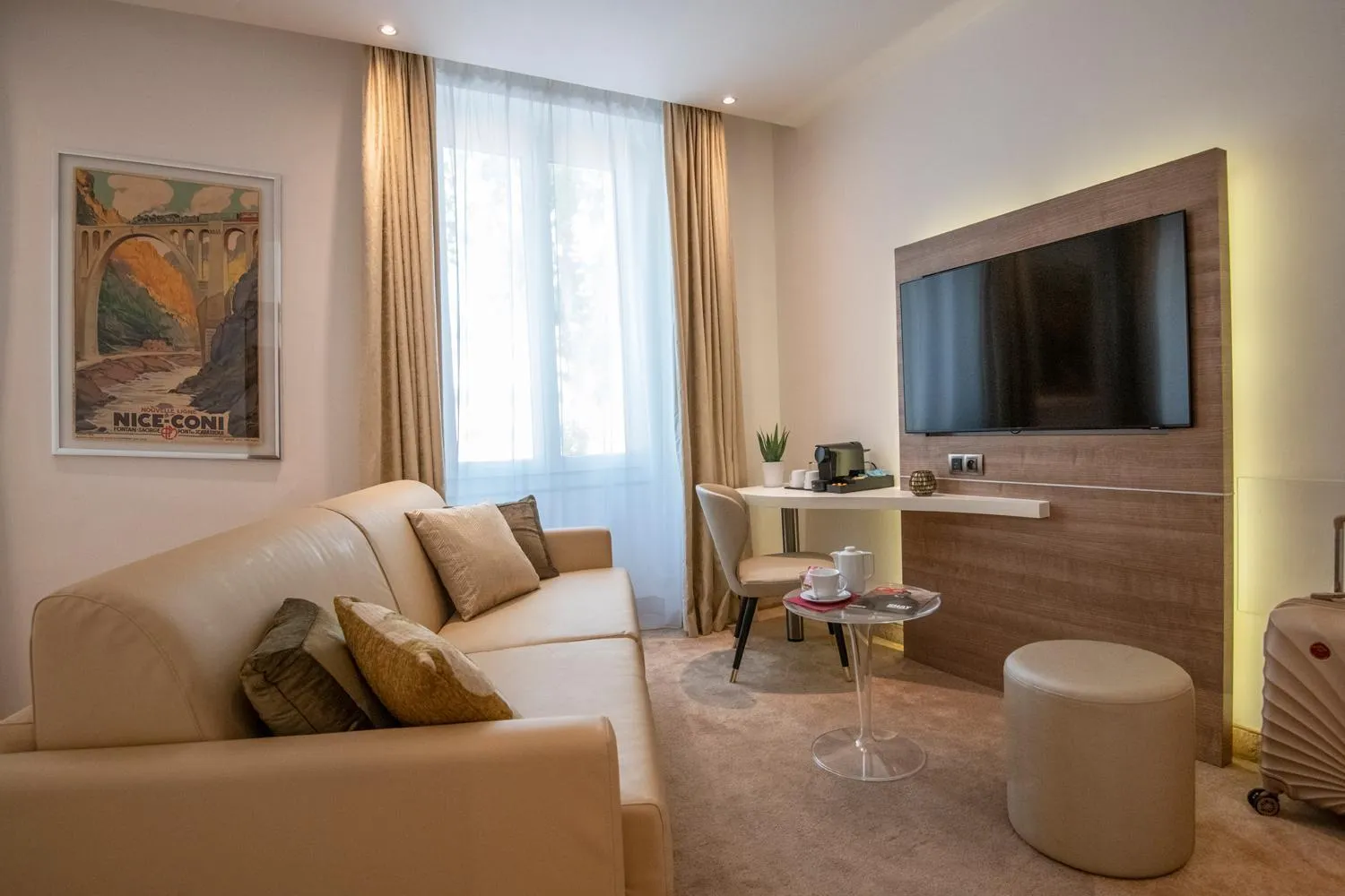 Photo of the whole room in Best Western Premier Hotel Prince de Galles