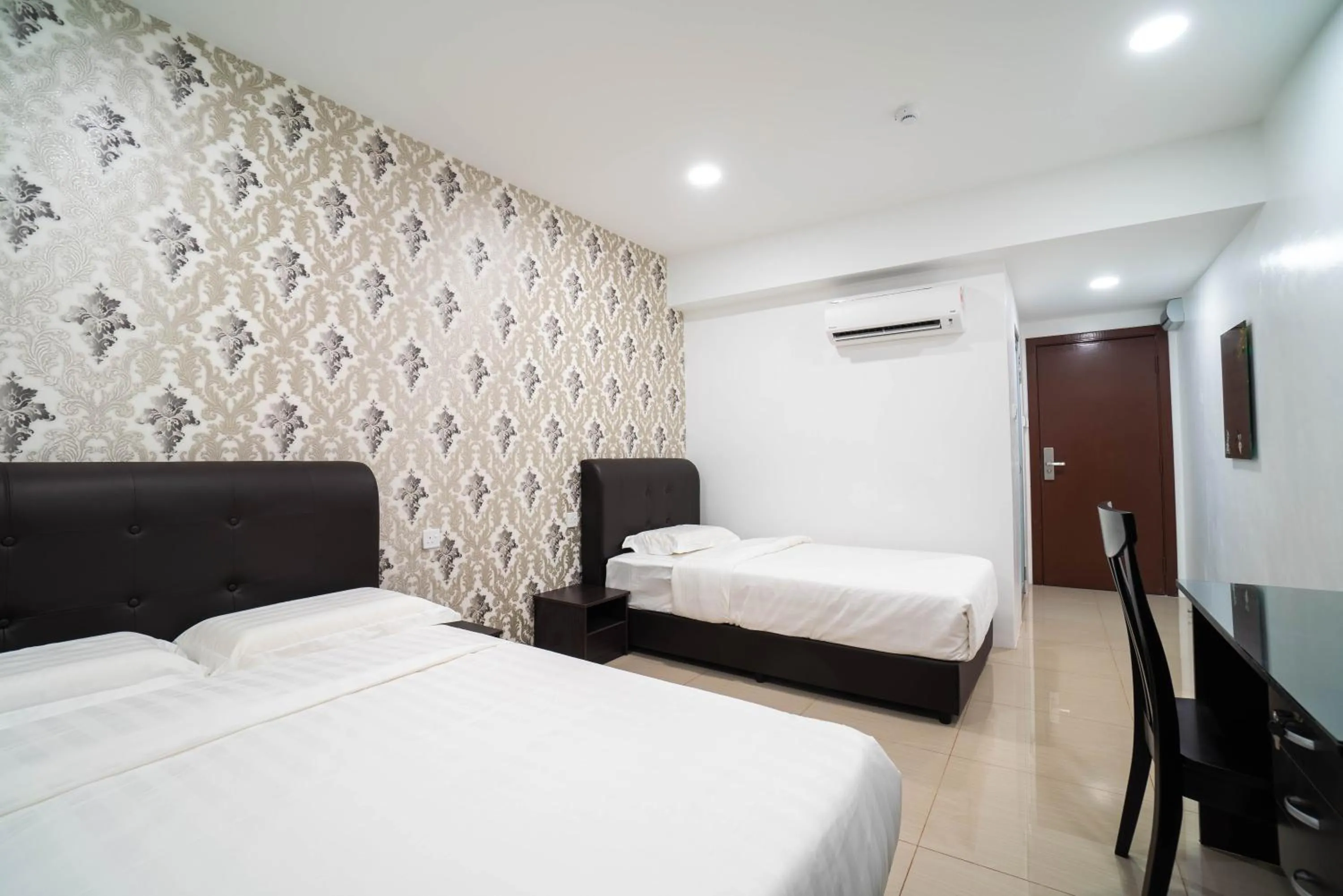 Bed in Crystal Garden Hotel - Tasik Selatan