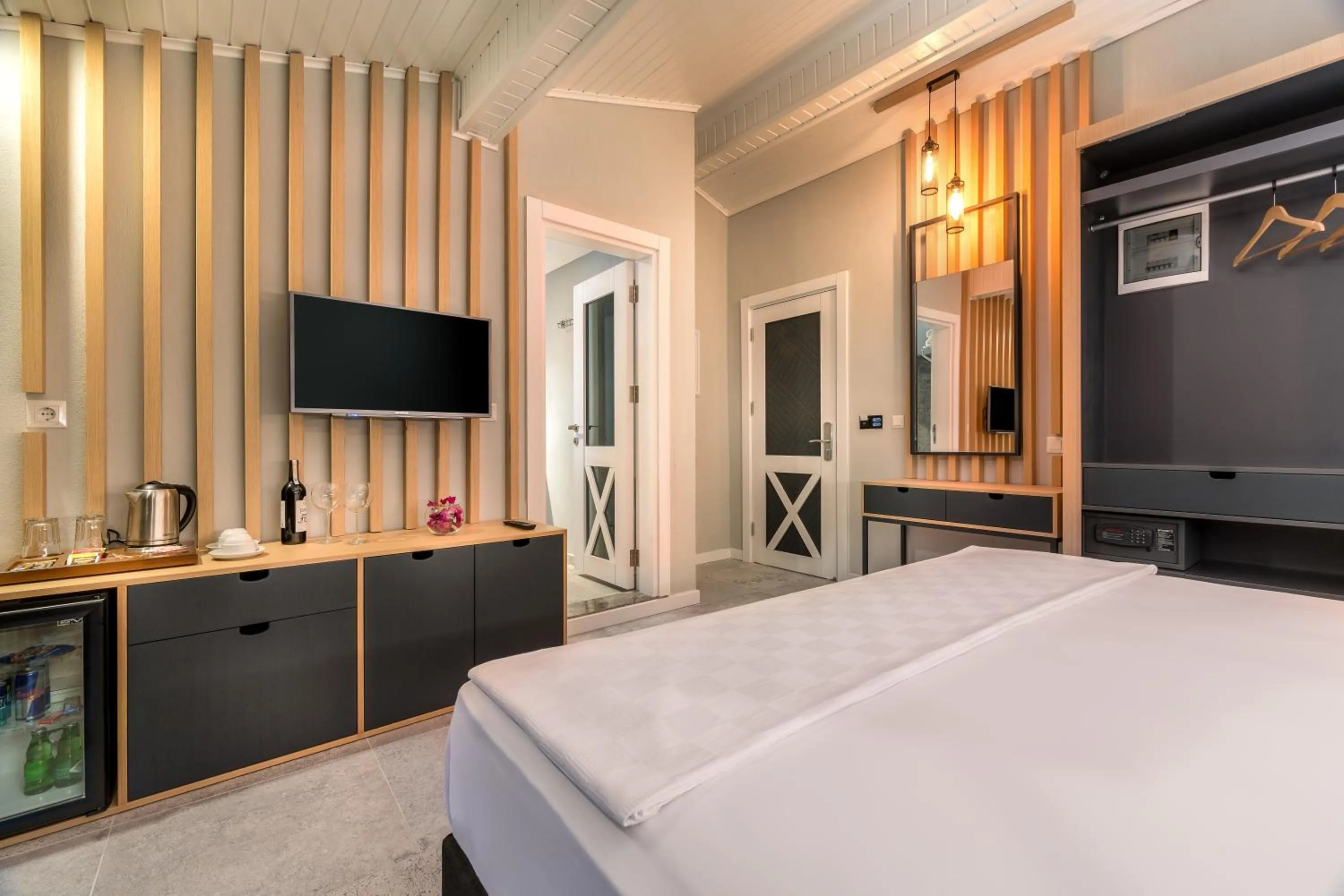 Photo of the whole room in Isola 12 Hotel