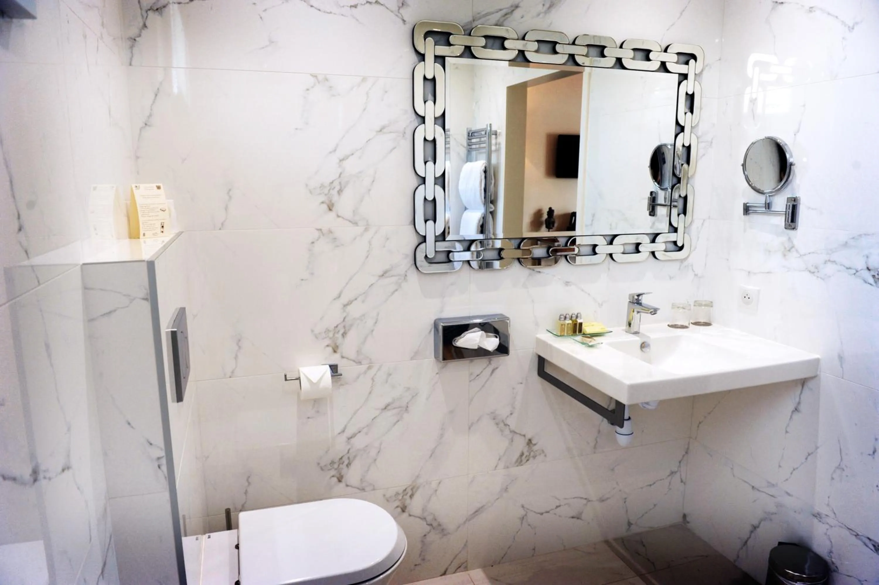 Shower in Hôtel La Villa Cap d’Antibes