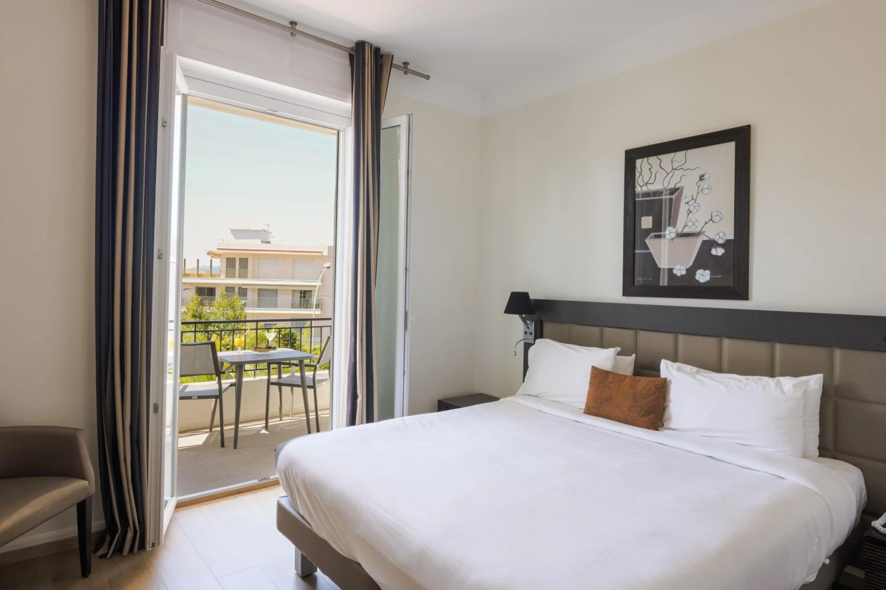 Bedroom, Bed in Hôtel La Villa Cap d’Antibes