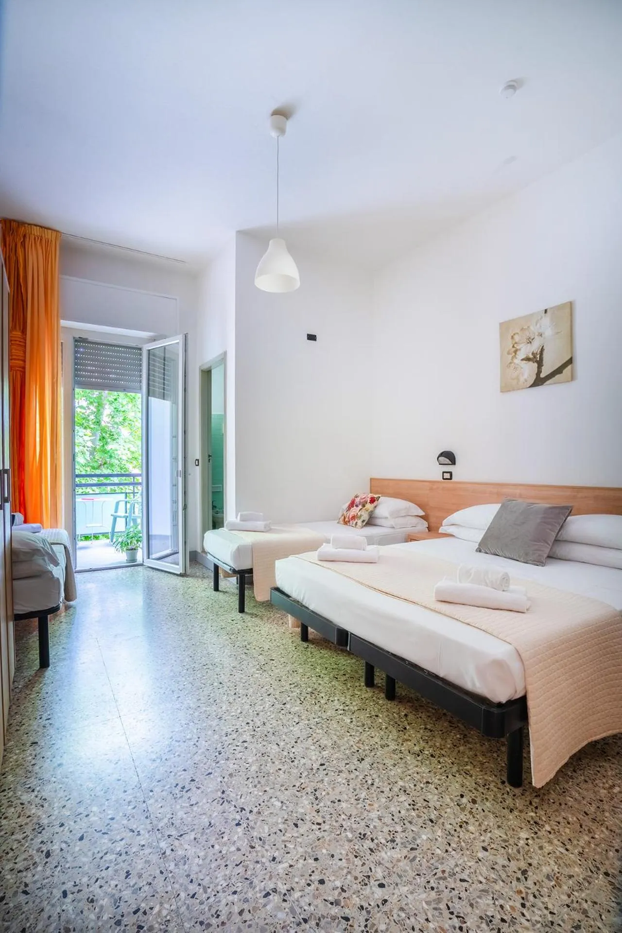 Photo of the whole room in Hotel Sayonara