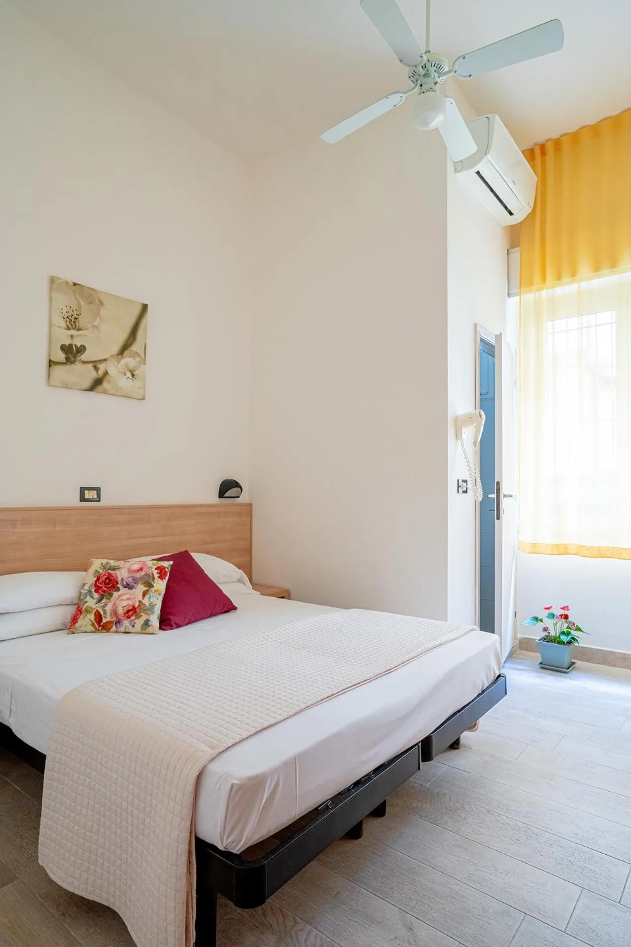 Bedroom in Hotel Sayonara