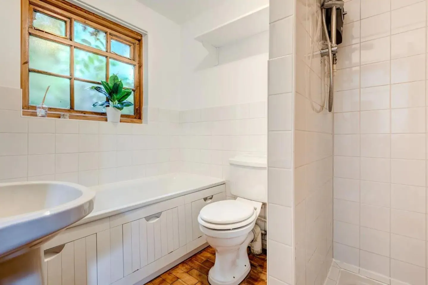 Bathroom in The Writers Retreat- Hastings