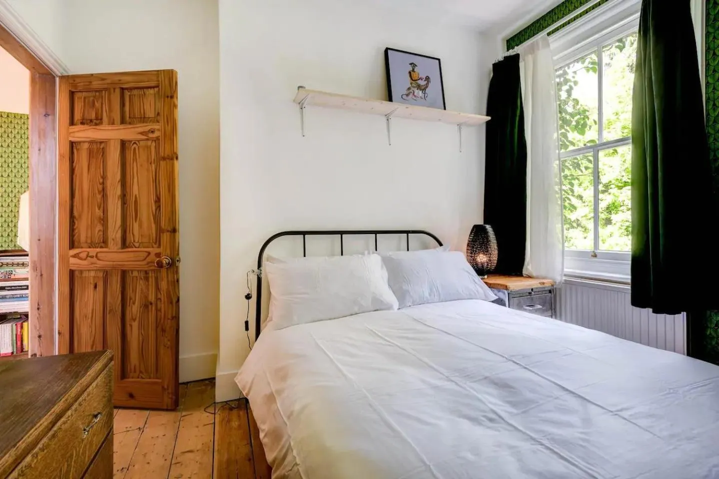 Bedroom, Bed in The Writers Retreat- Hastings