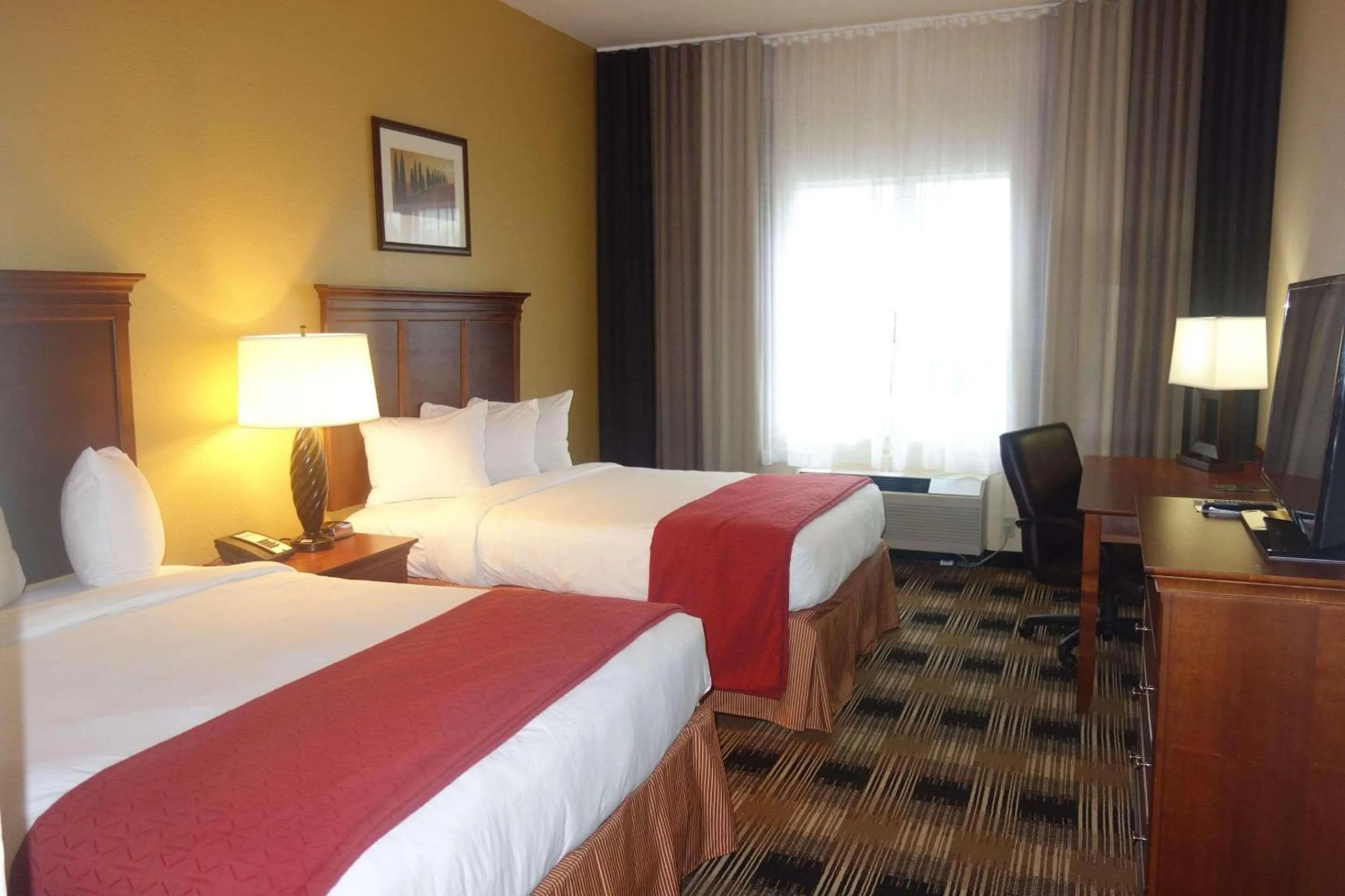 Bedroom, Bed in Country Inn & Suites by Radisson, Helen, GA