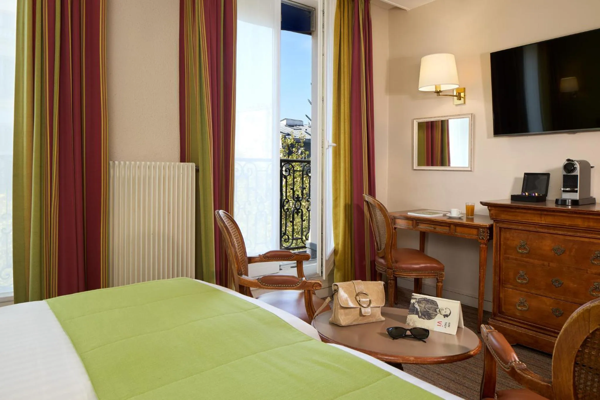 Bedroom, Bed in Timhotel Invalides Eiffel