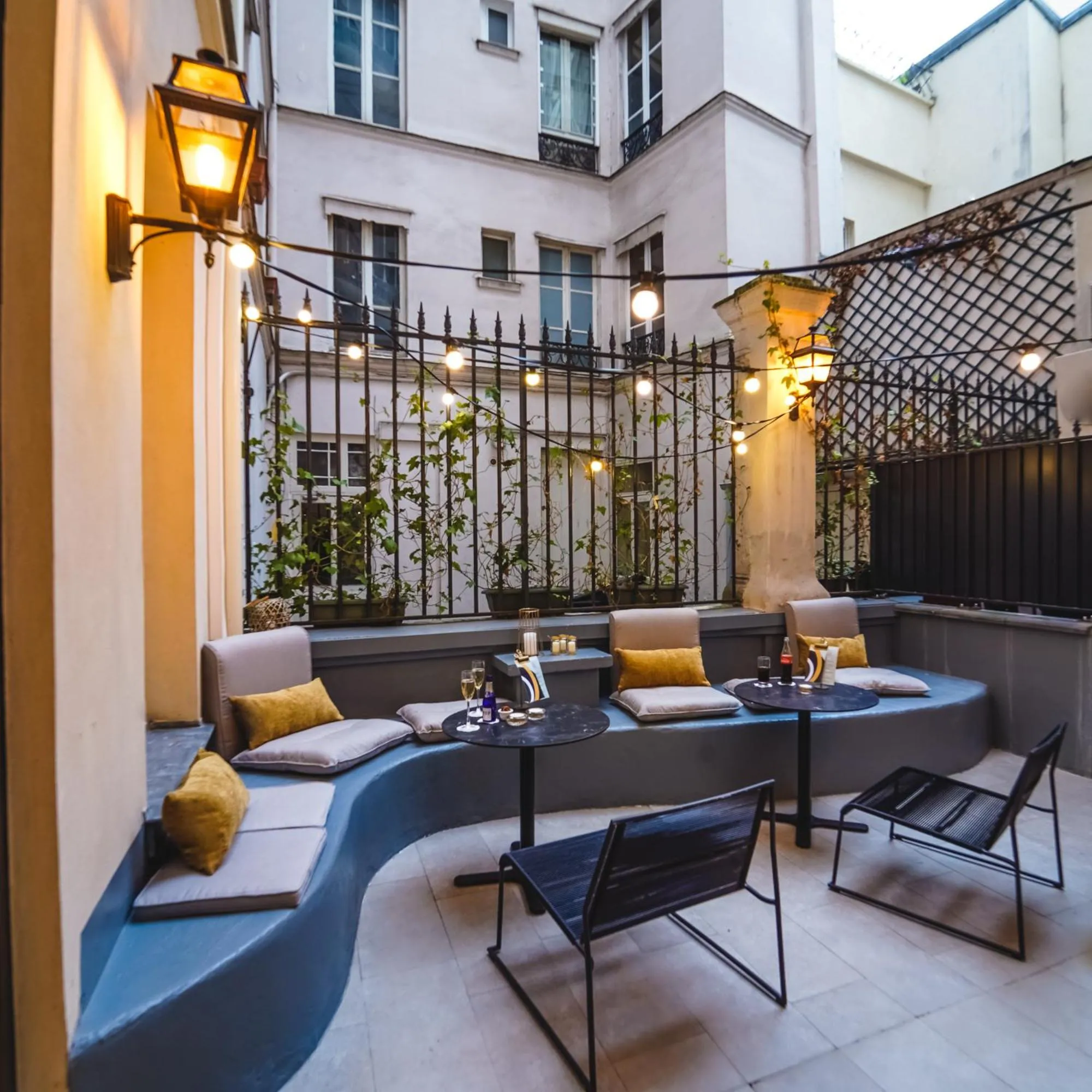 Patio in Timhotel Invalides Eiffel