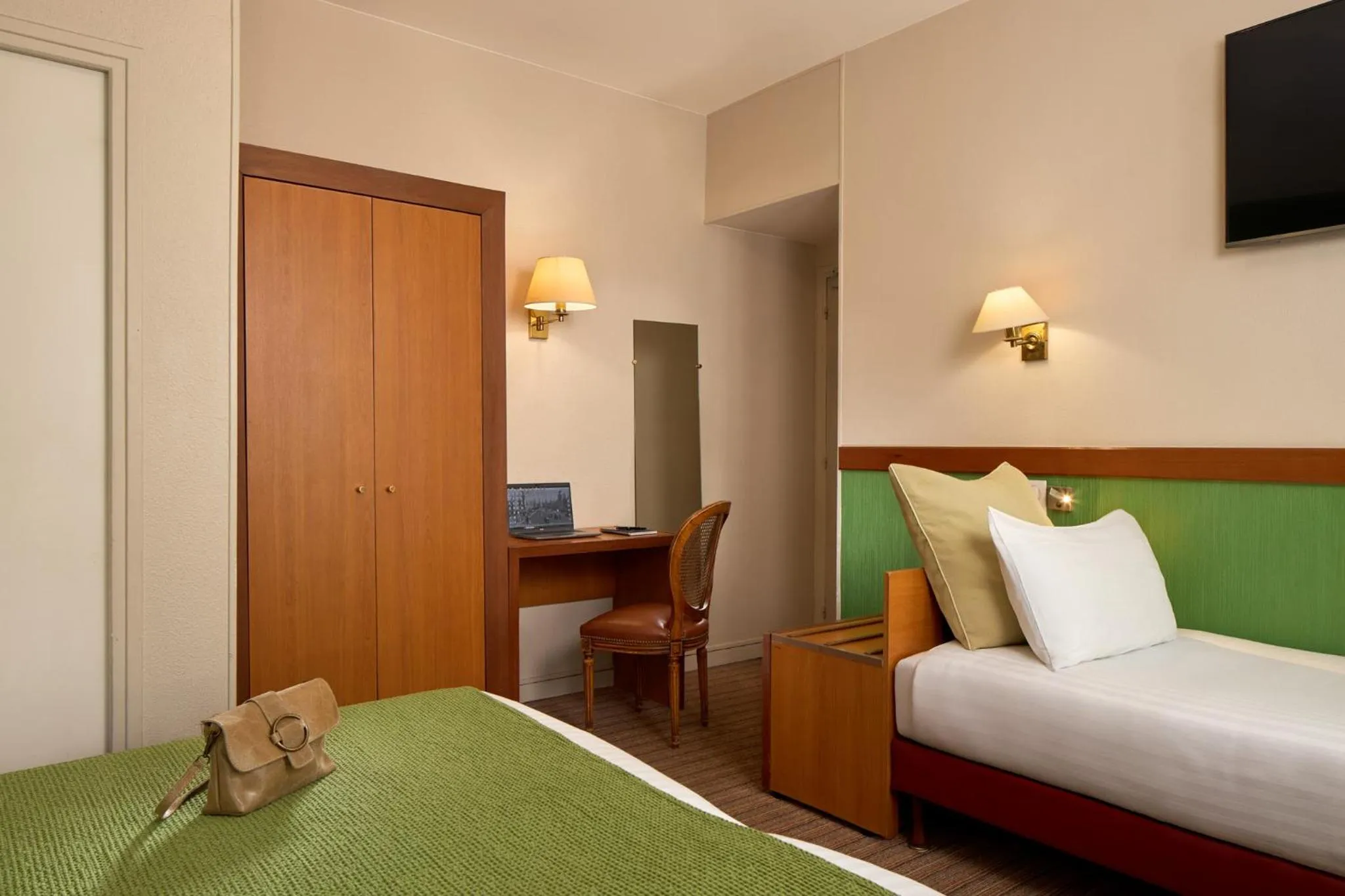 Bedroom, Bed in Timhotel Invalides Eiffel