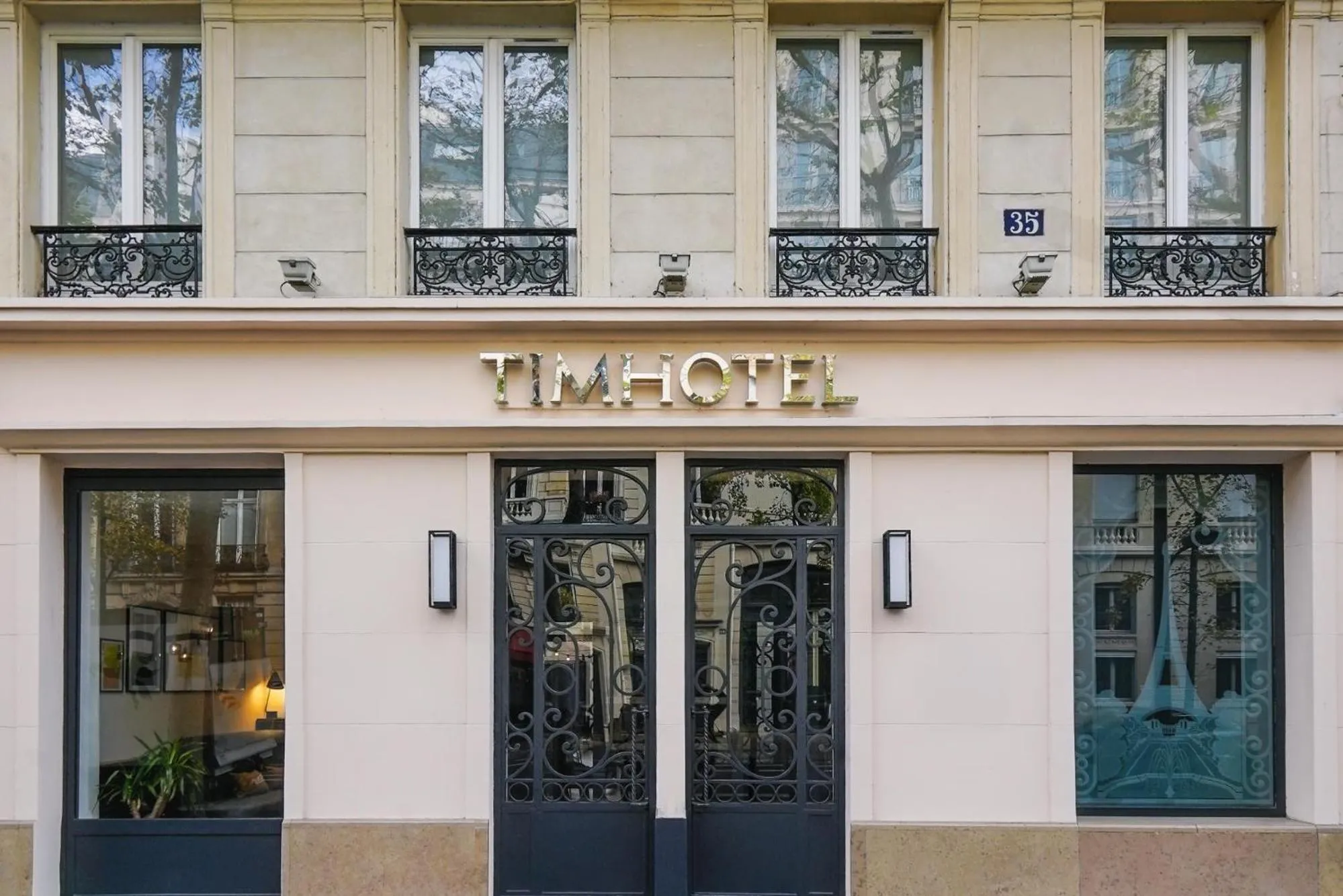 Property building in Timhotel Invalides Eiffel