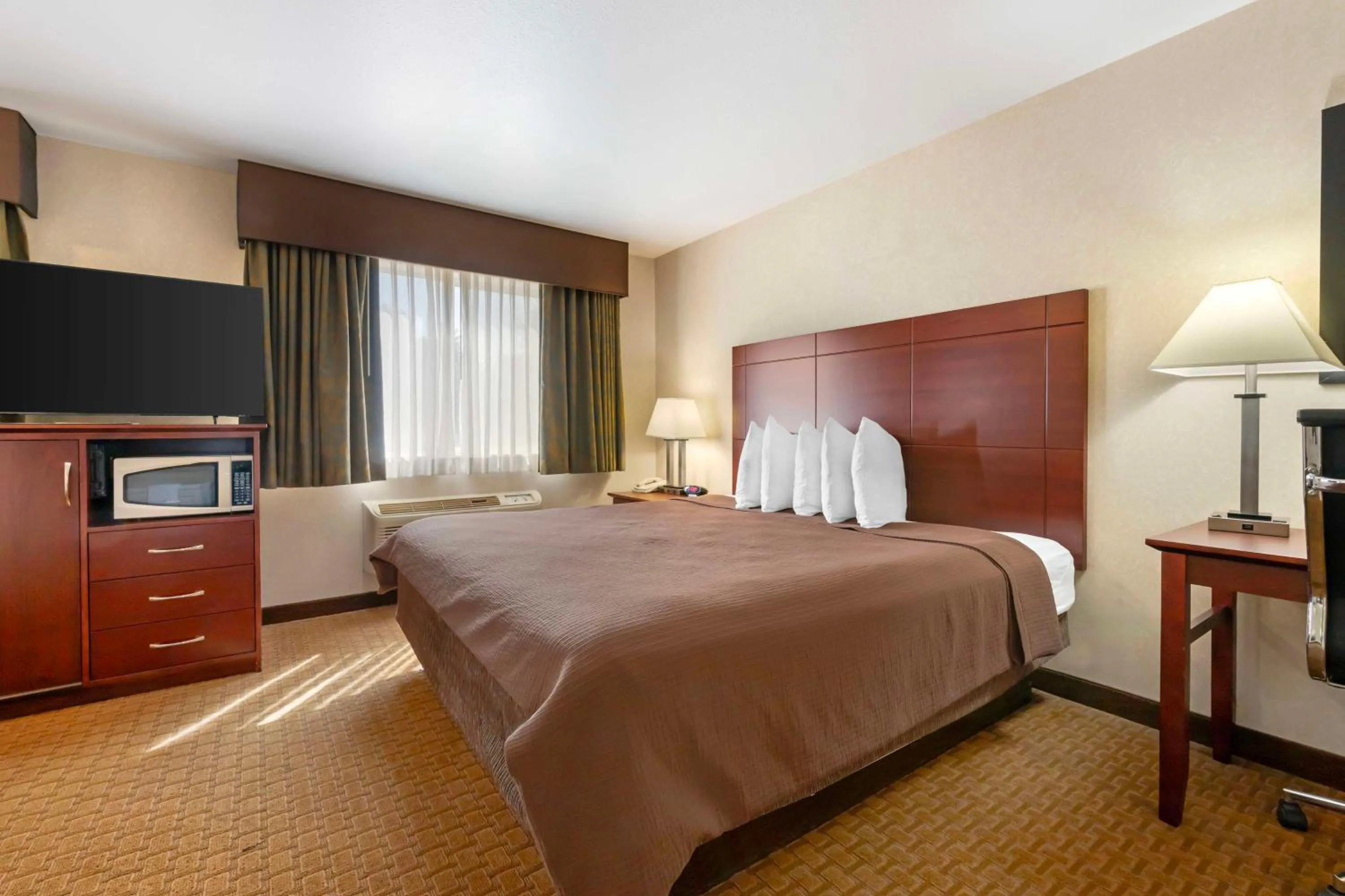 Bedroom, Bed in Best Western Wittenberg Inn