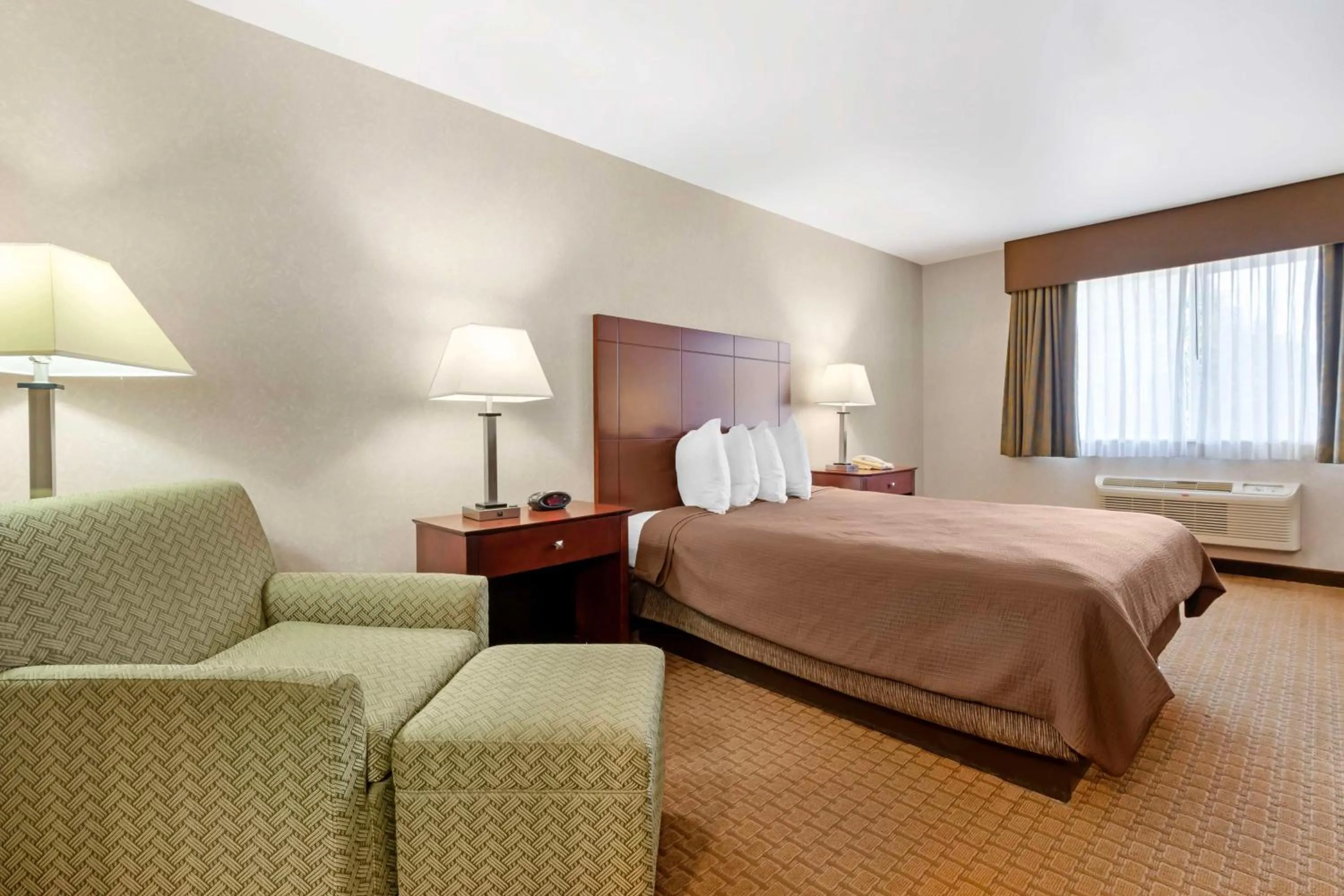 Bedroom, Bed in Best Western Wittenberg Inn