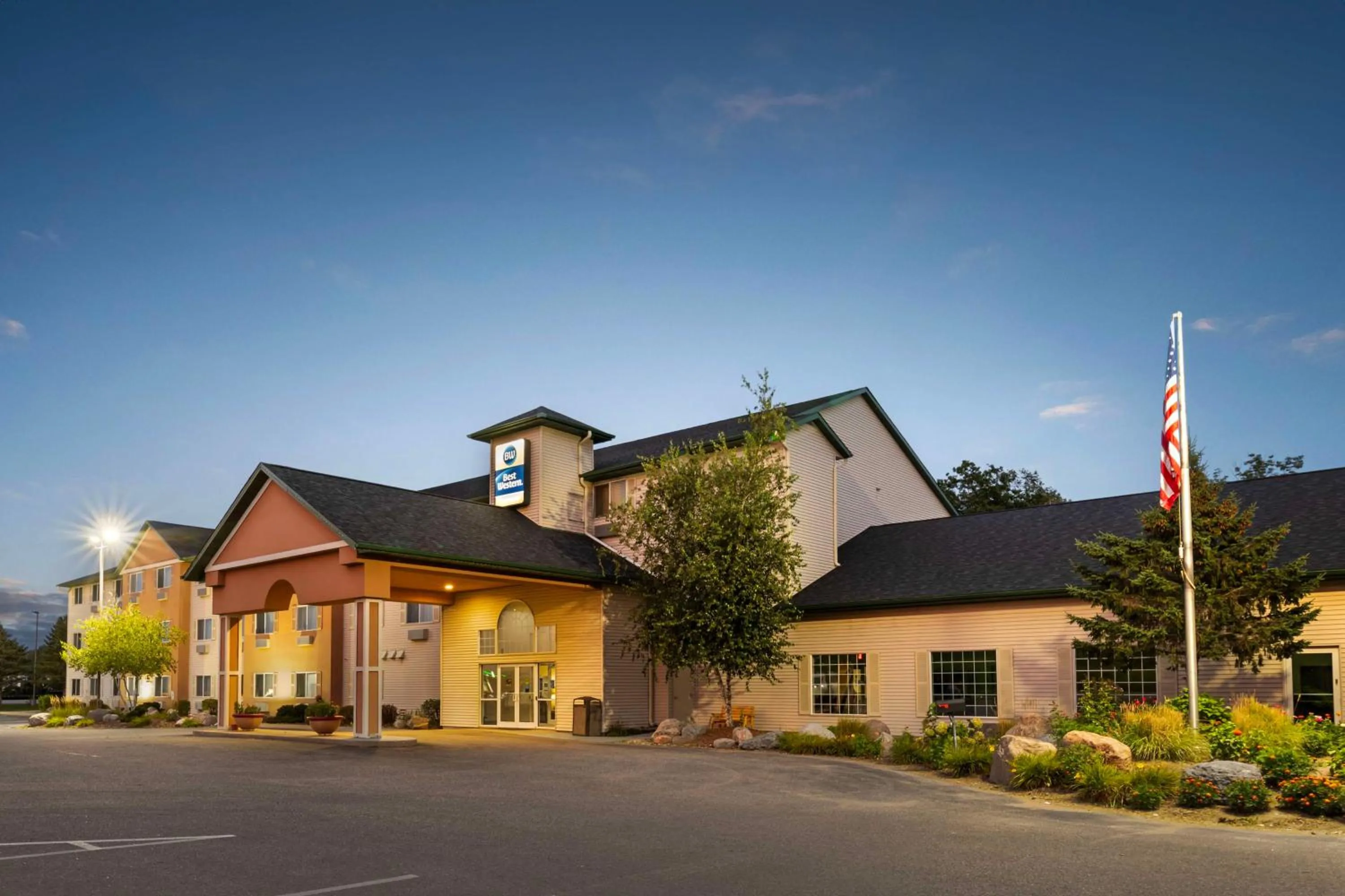 Property building in Best Western Wittenberg Inn