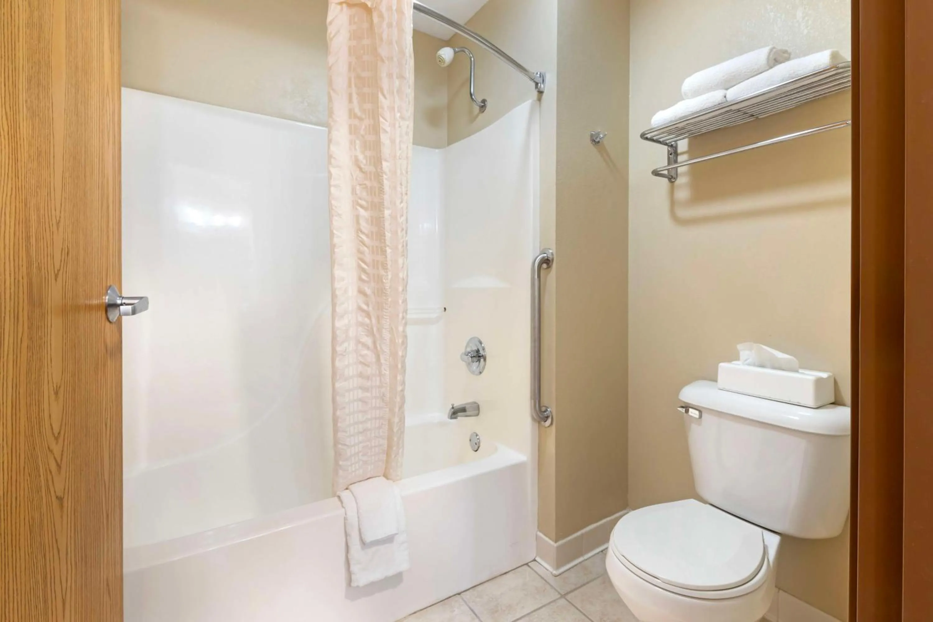 Bathroom in Best Western Wittenberg Inn